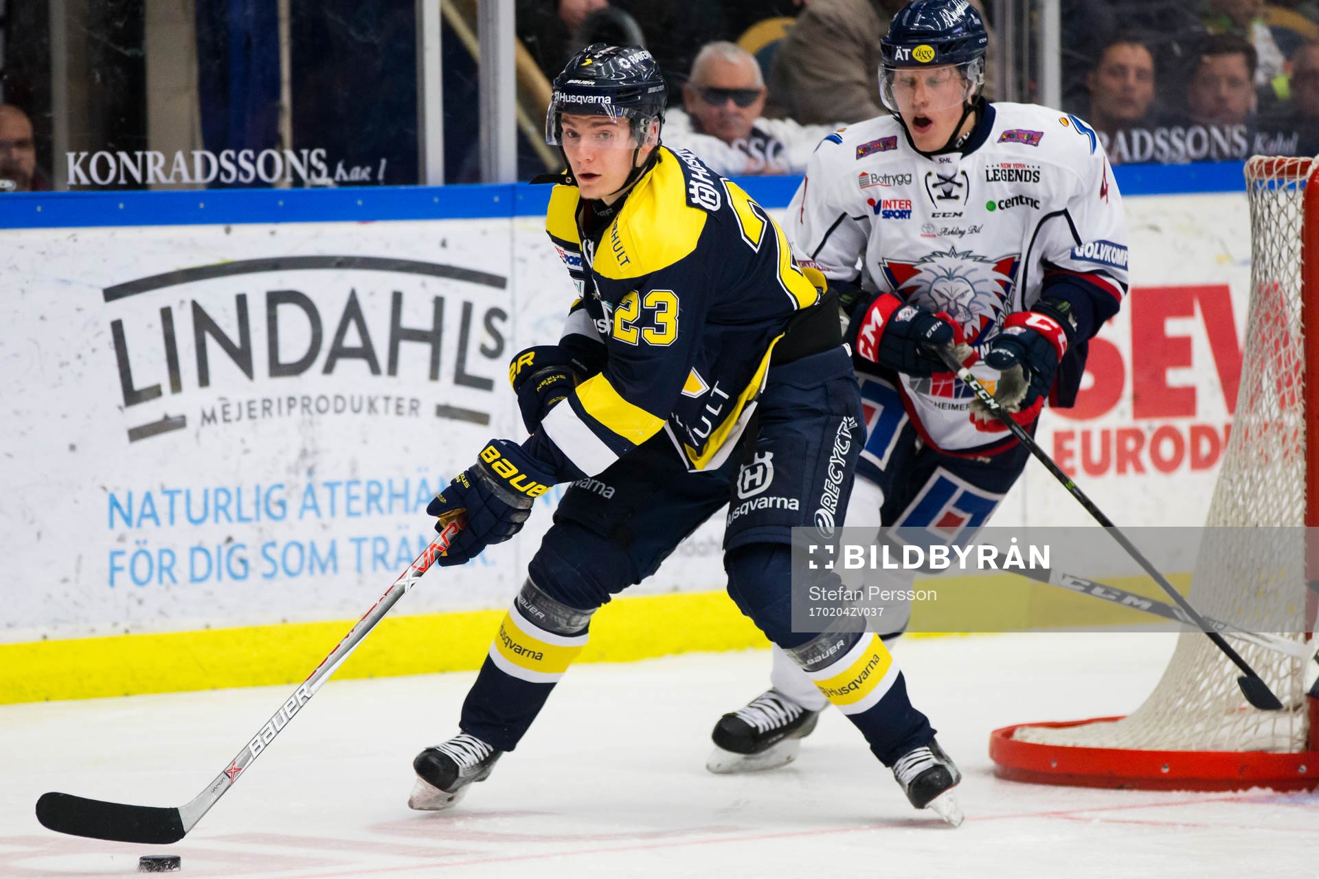 s Lias Andersson mot Linköpings Niclas Lundgren