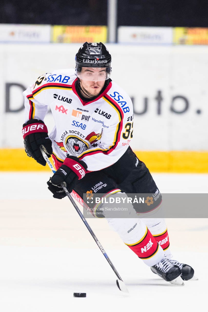 Luleås Oscar Engsund i kamp