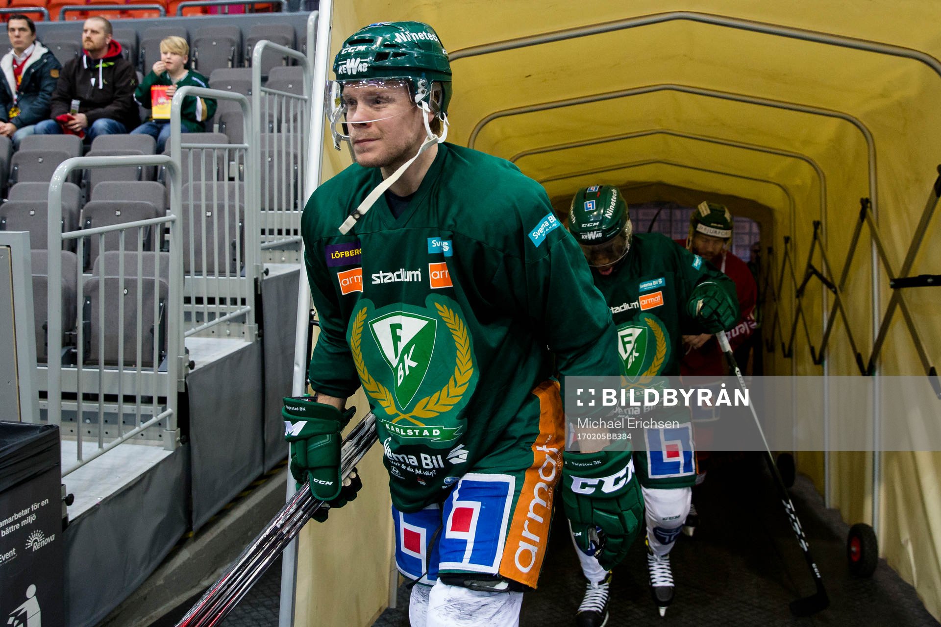 Färjestads Andreas Jämtin på väg in för att värma