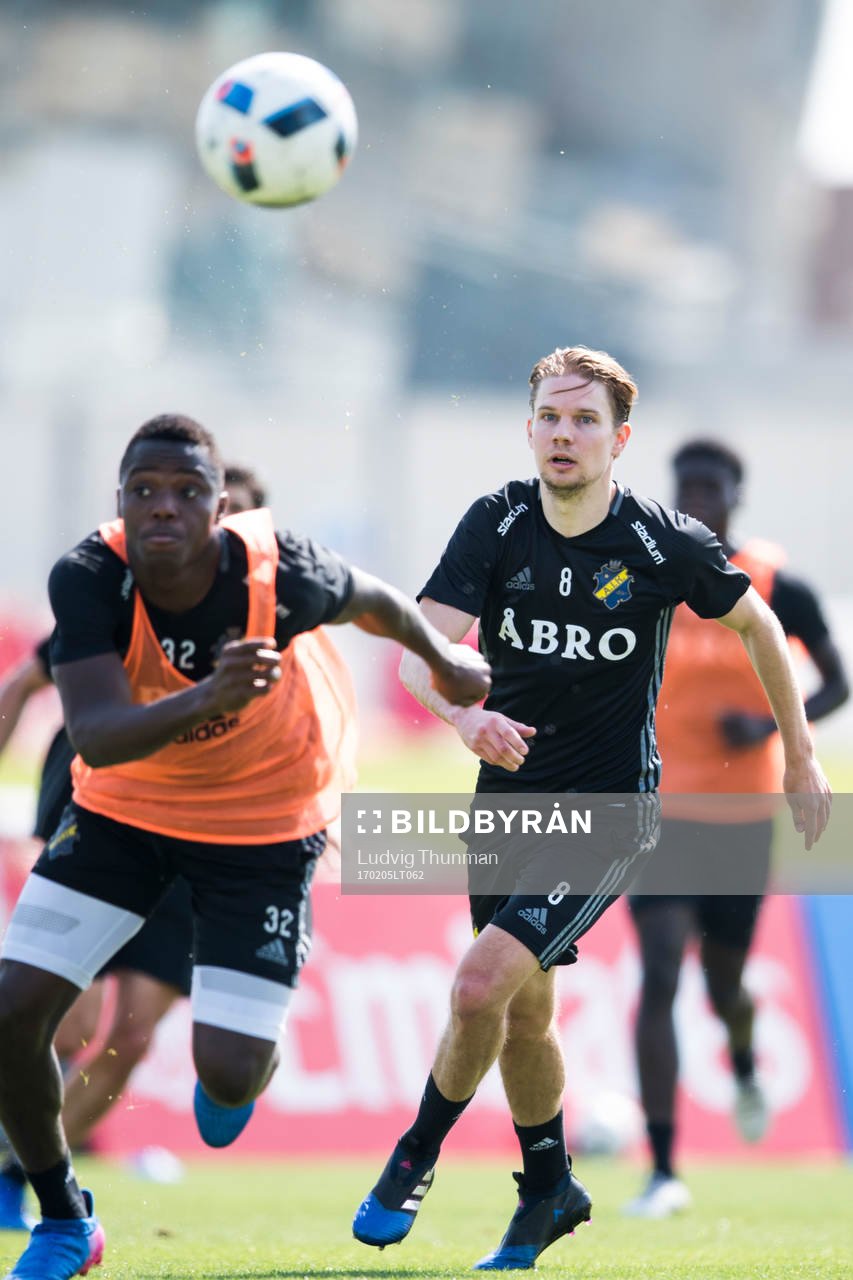 Johan Blomberg jagar Patrick Kpozo