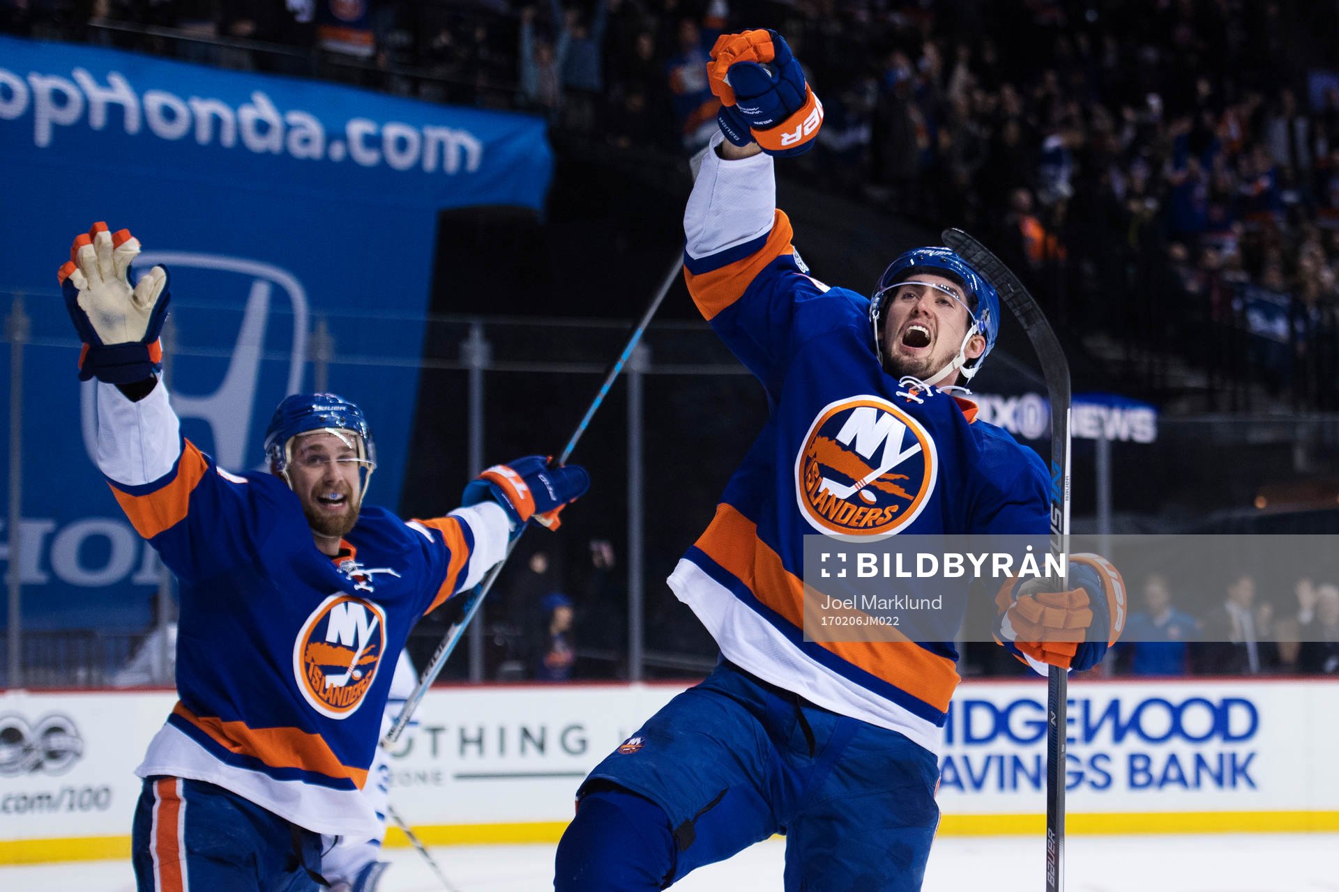 Islanders Brock Nelson (t h) jublar