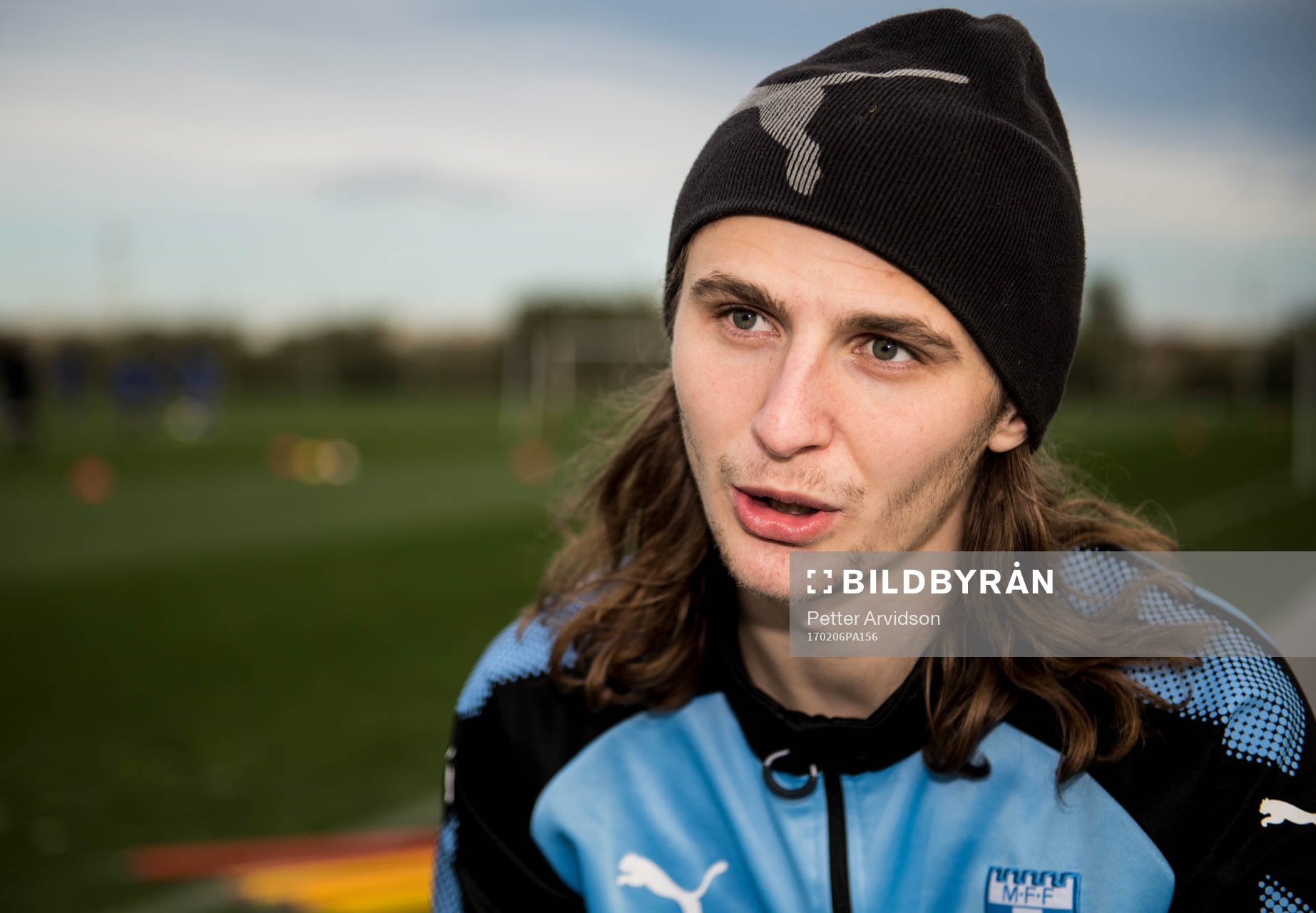 Pawel Cibicki intervjuas efter en träning på ett träningsläger med Malmö FF den 6 februari 2017 i Salou.