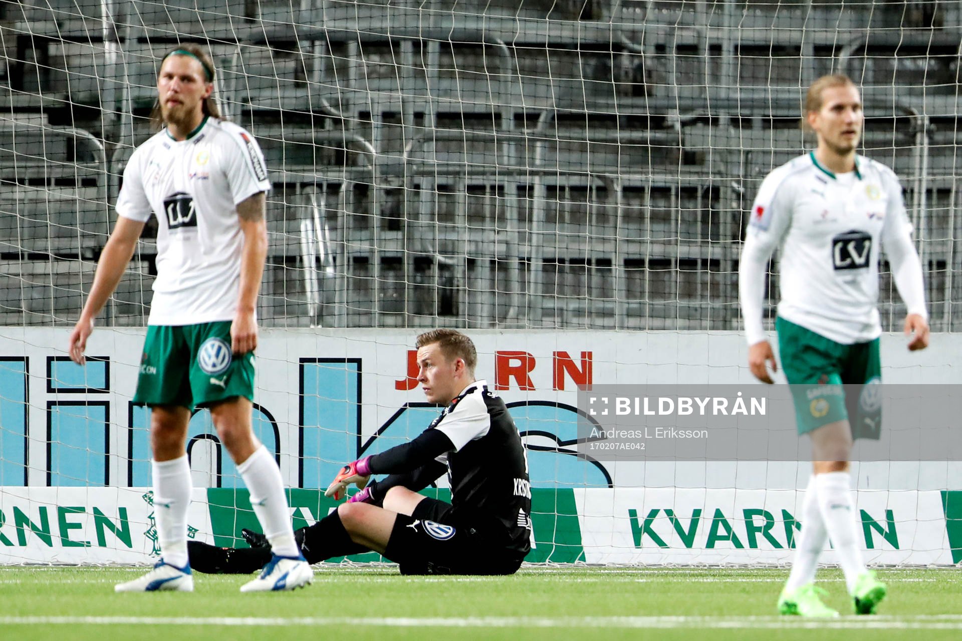 Hammarbys Björn Paulsen, målvakt Ögmundur Kristinsson