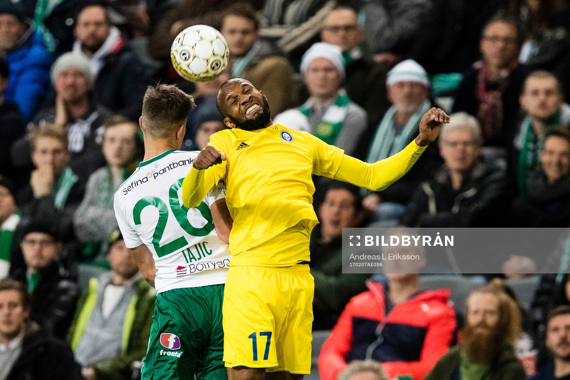 Hammarbys Dusan Jajic i en nickduell med HJK Helsingfors Ousman Jallow under träningsmatchen i fotboll mellan Hammarby och HJK Helsingfors den 7 februari 2017 i Stockholm.
