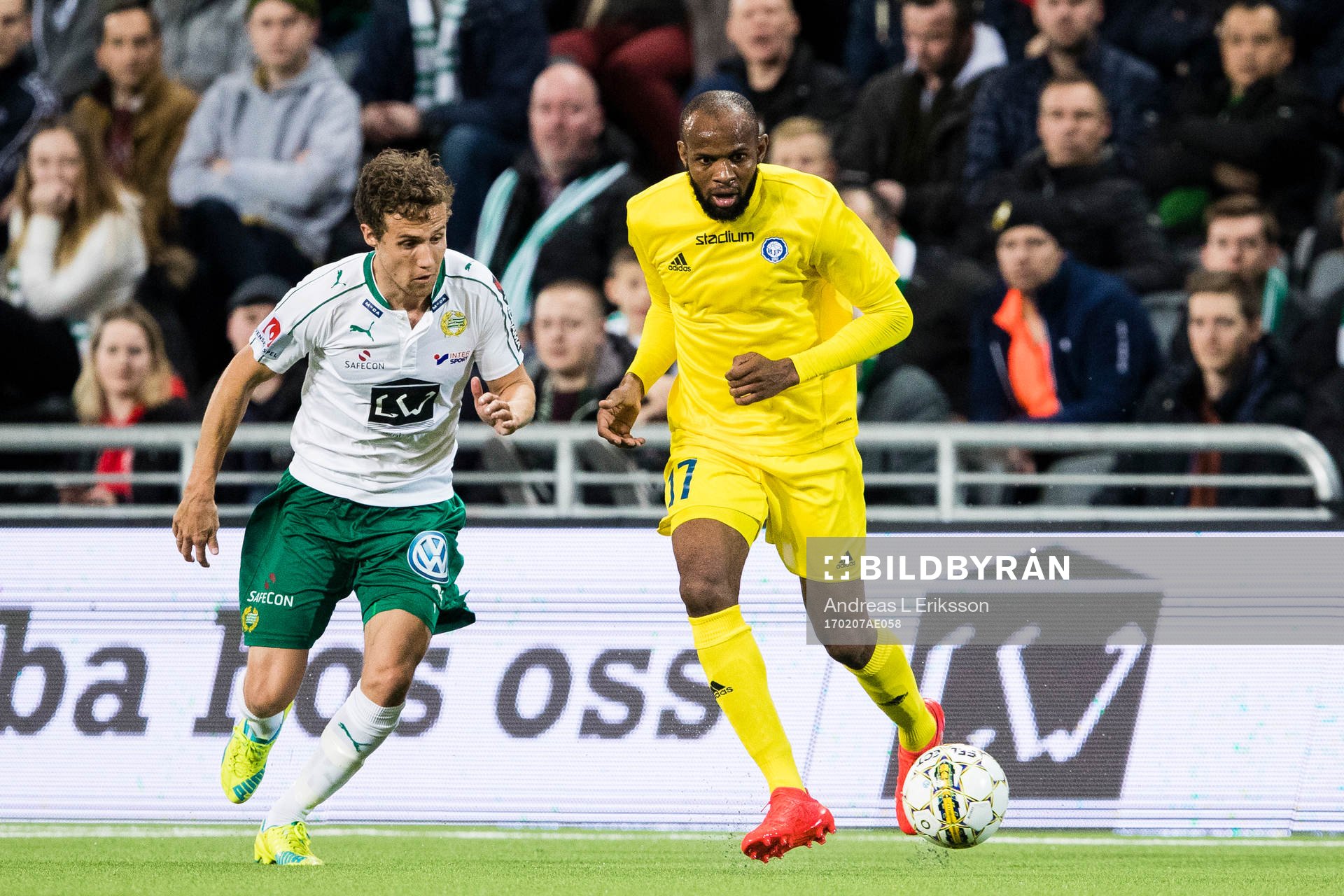 Hammarbys Fredrik Torsteinbö och HJK Helsingfors Ousman