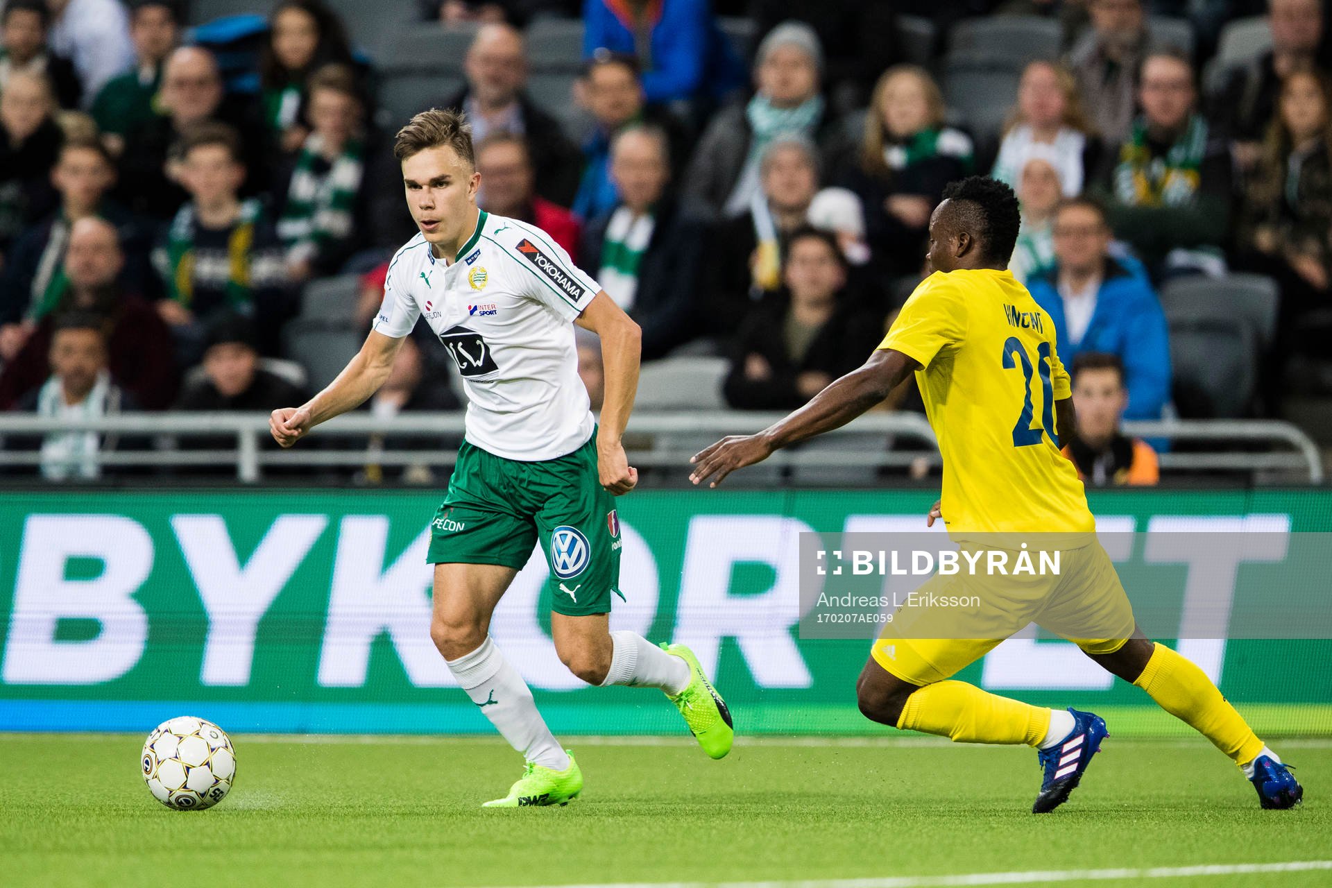 Hammarbys Dusan Jajic och HJK Helsingfors Vincent Onovo