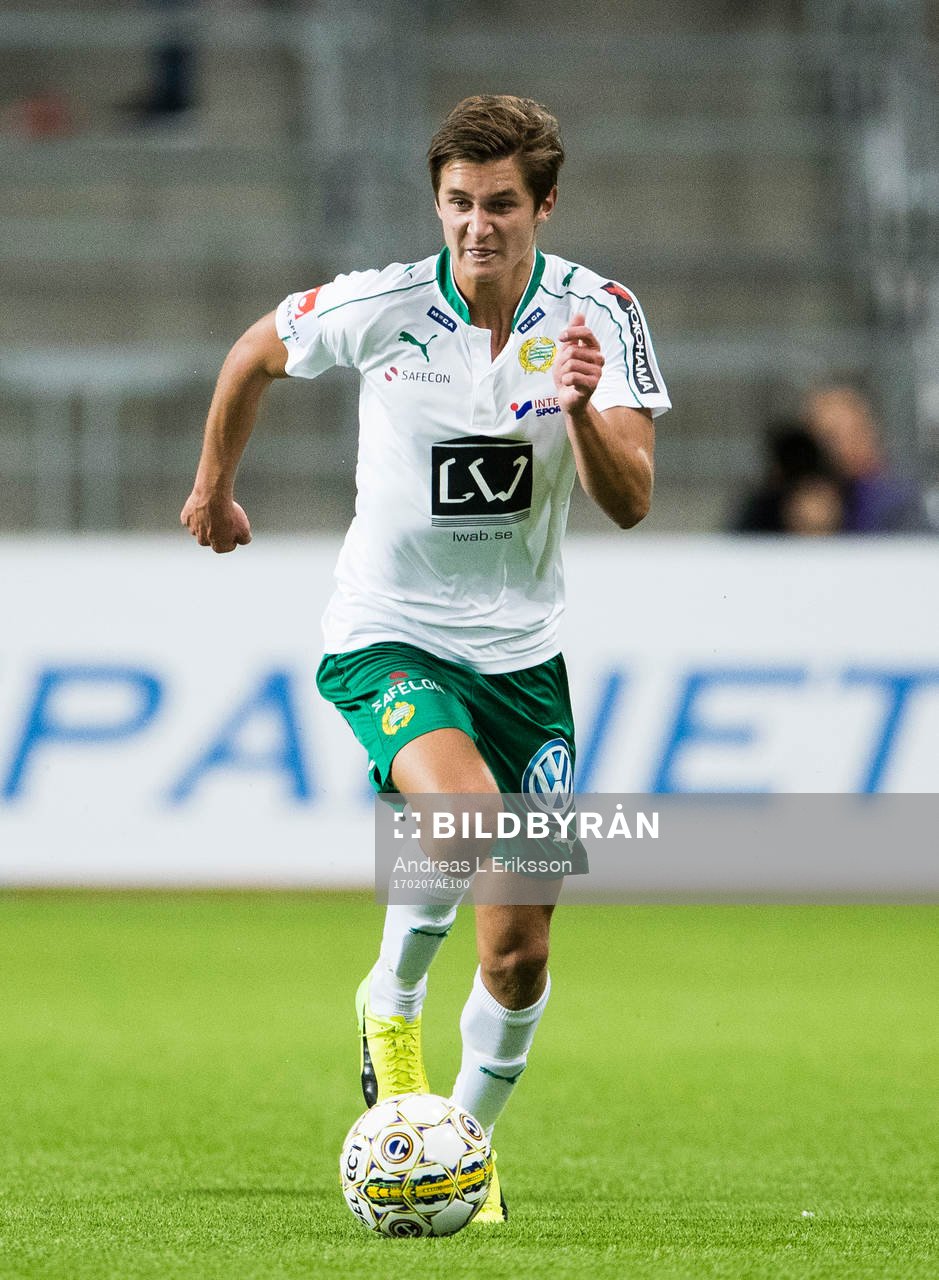 Hammarbys Leo Bengtsson med bollen
