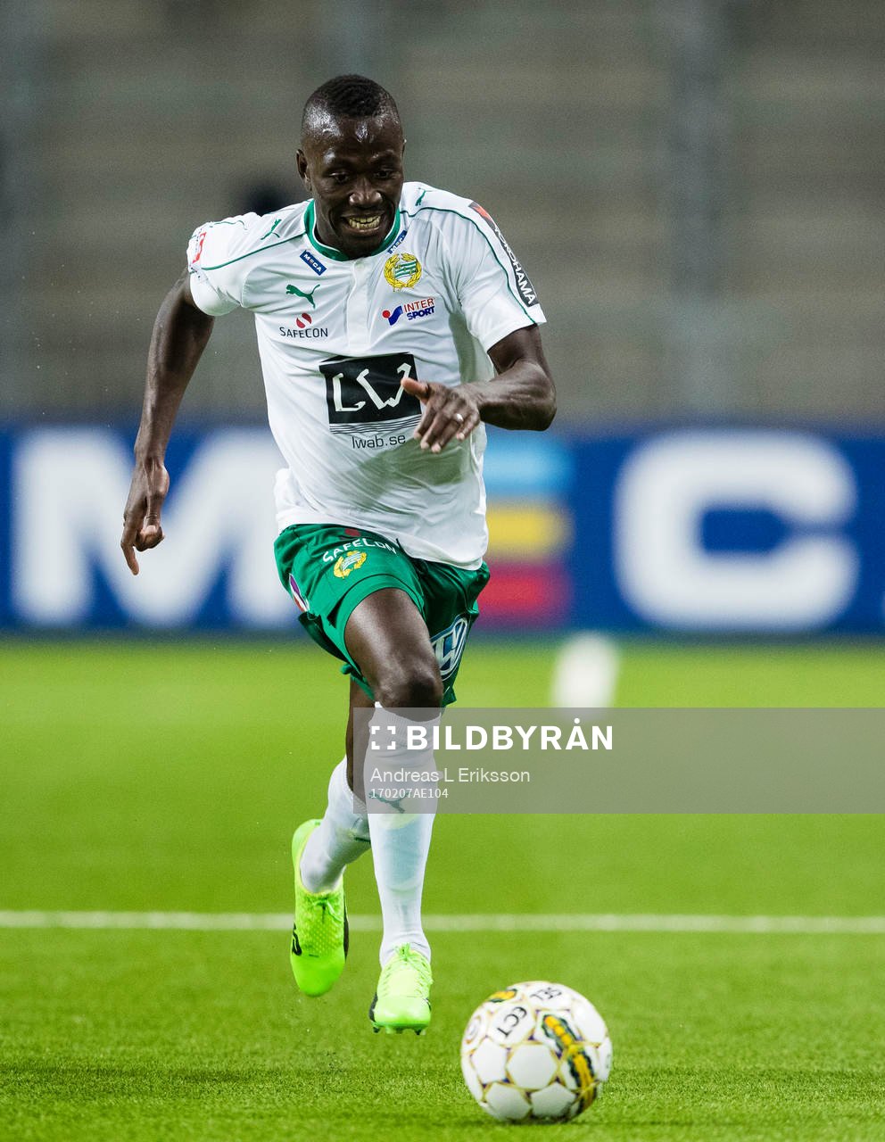 Hammarbys Gershon Koffie med bollen