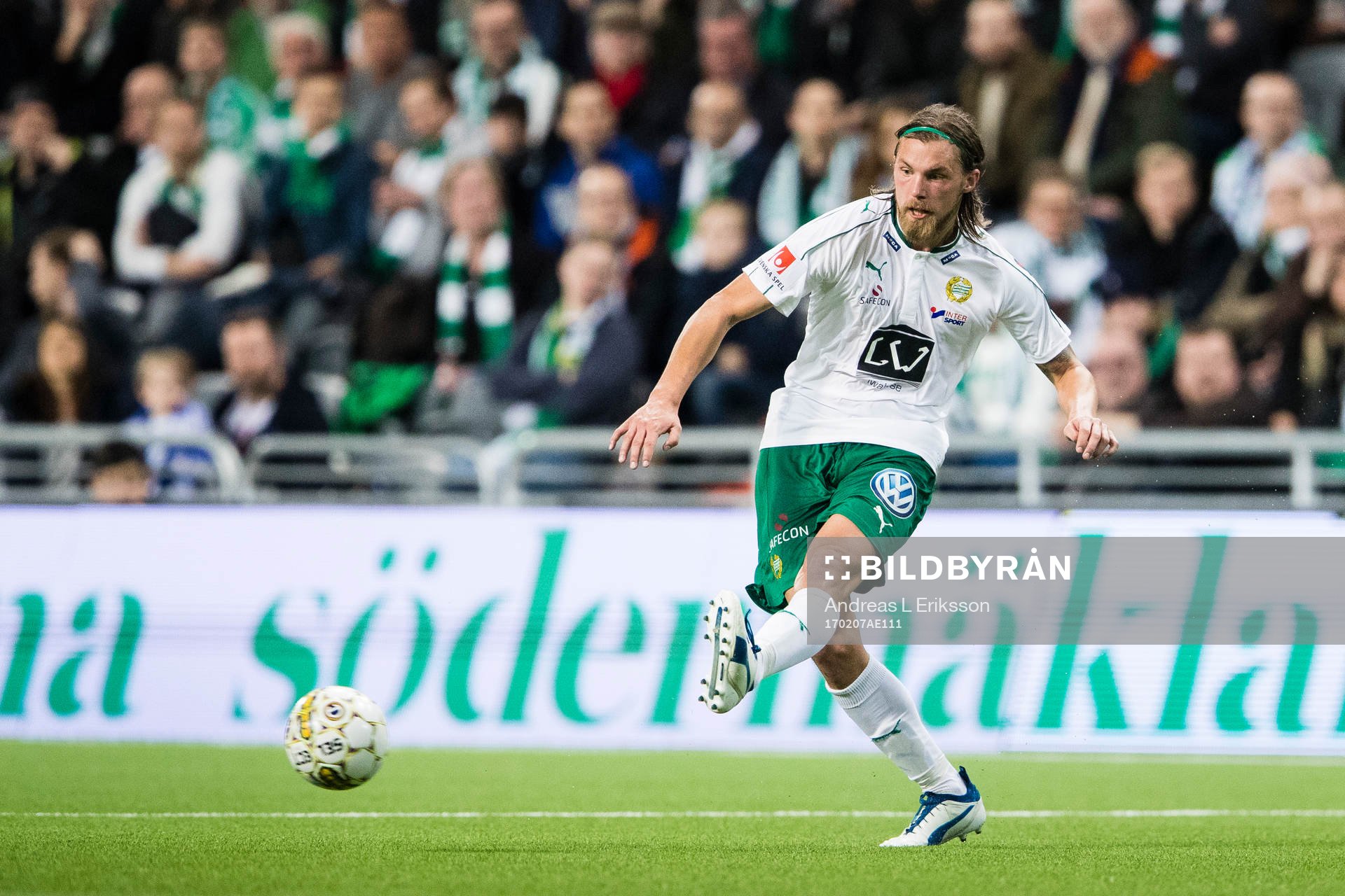 Hammarbys Björn Paulsen med en passning