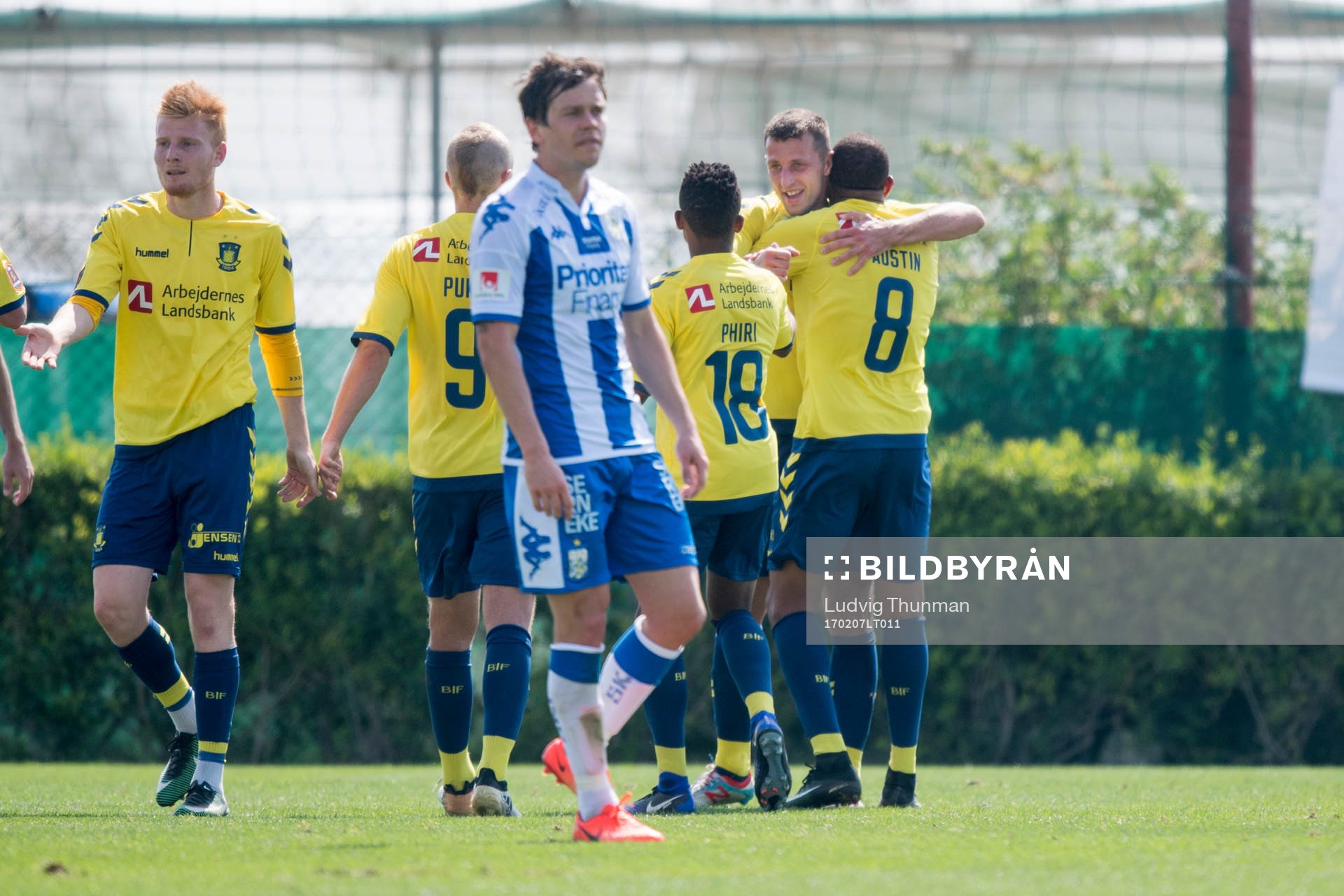 Bröndbys Kamil Wilczek kramas om av lagkamraterna