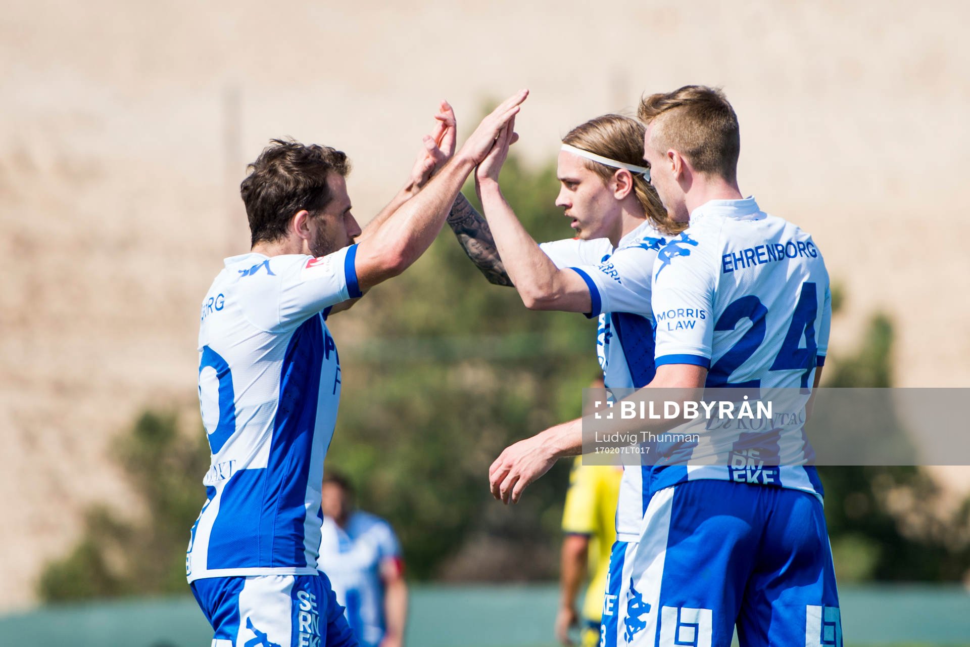 IFK Göteborgs Tobias Hysén kramar om Elias Mar Omarsson som gjort 2-2 under fotbollsmatchen mellan IFK Göteborg och Bröndby i Dubai International Cup den 7 februari 2017 i Dubai.