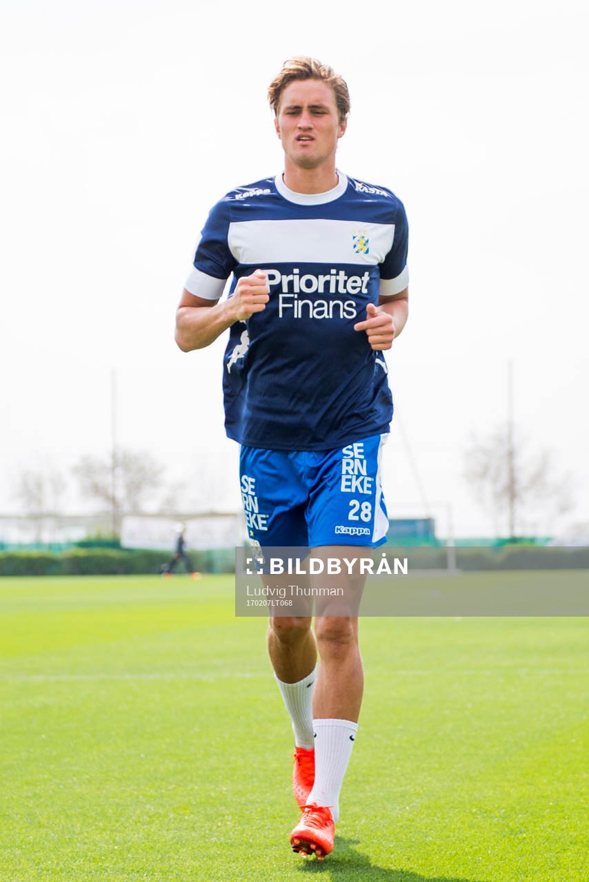 IFK Göteborgs Thomas Rogne värmer upp