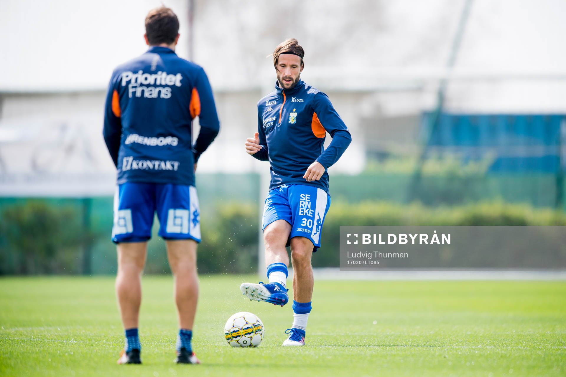 IFK Göteborgs Mattias Bjärsmyr och Tobias Hysén bollar