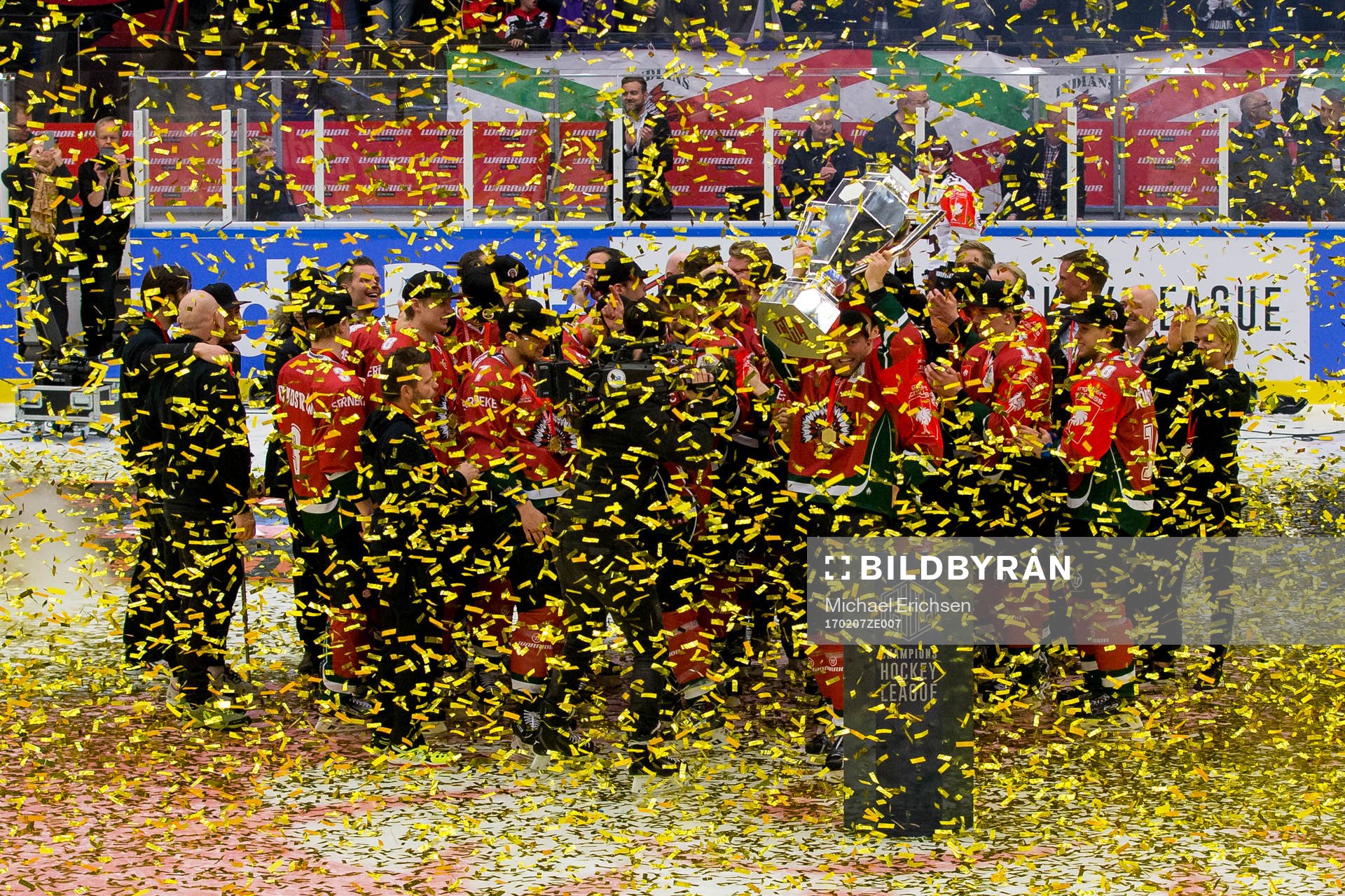Frölunda firar med pokalen