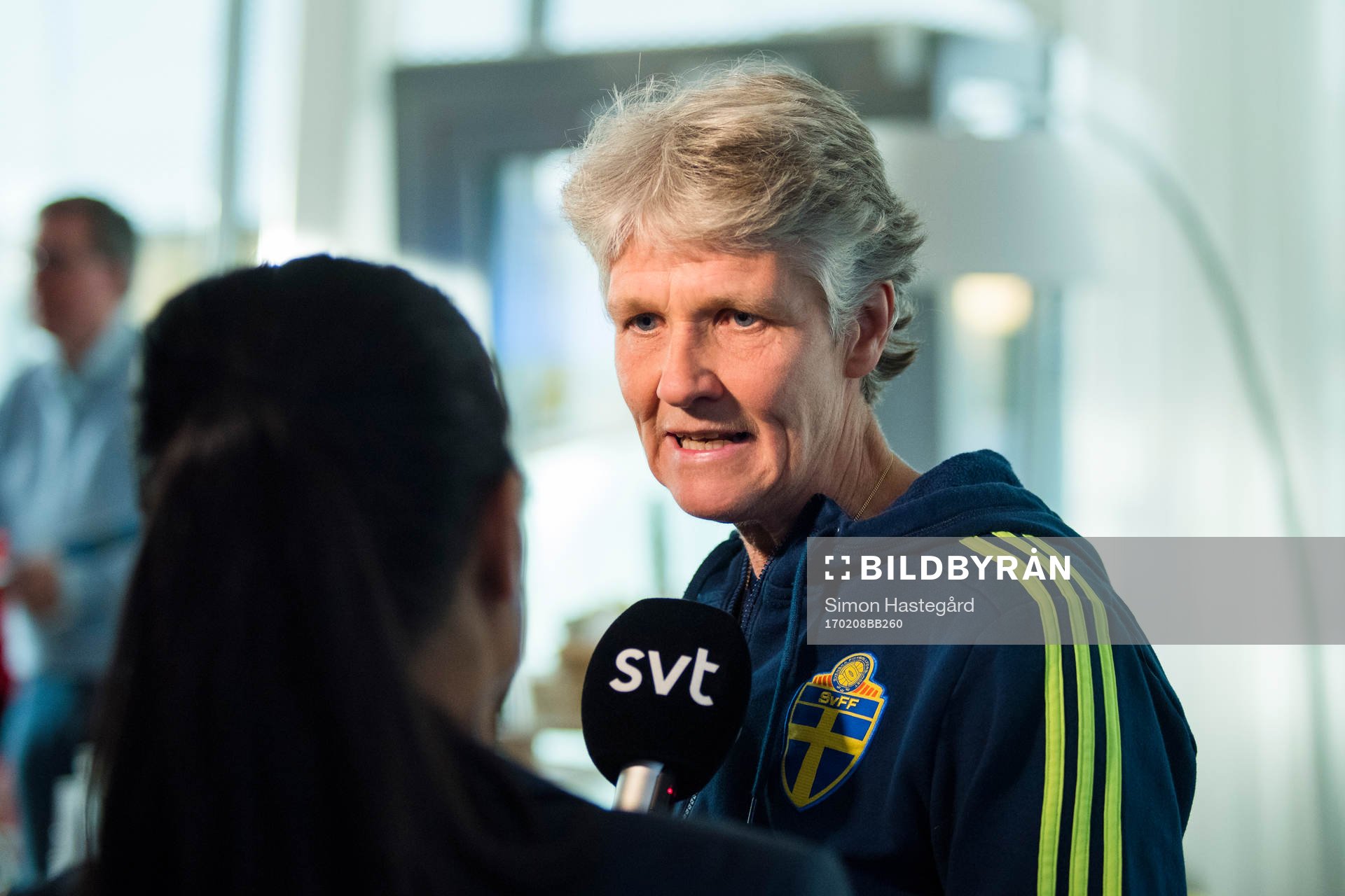 Sveriges förbundskapten Pia Sundhage blir intervjuad av SVT