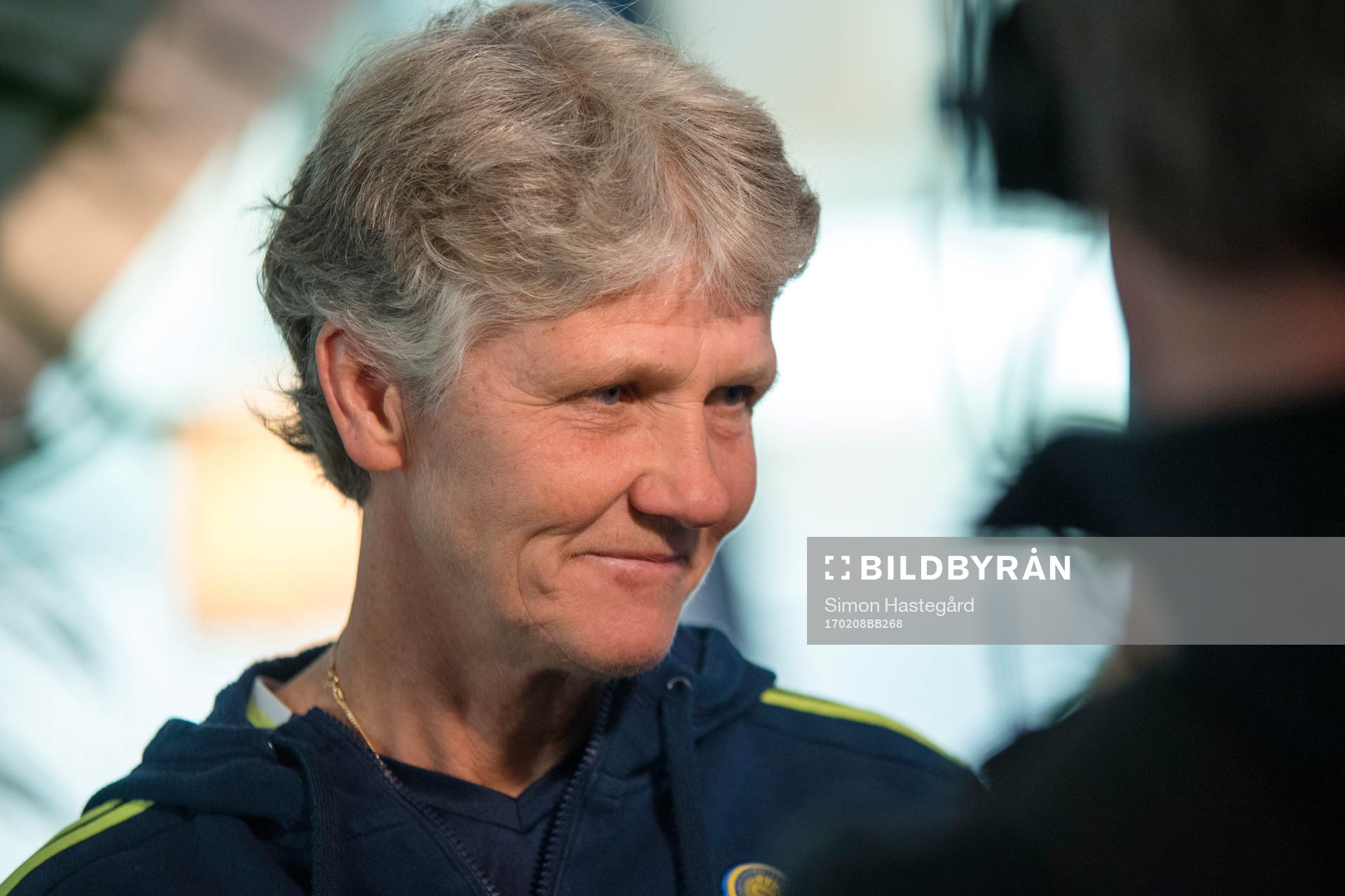 Sveriges förbundskapten Pia Sundhage blir intervjuad