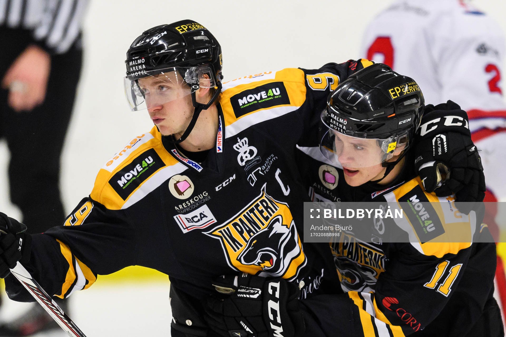 Panterns Kim Johansson och Ludwig Karlsson jublar