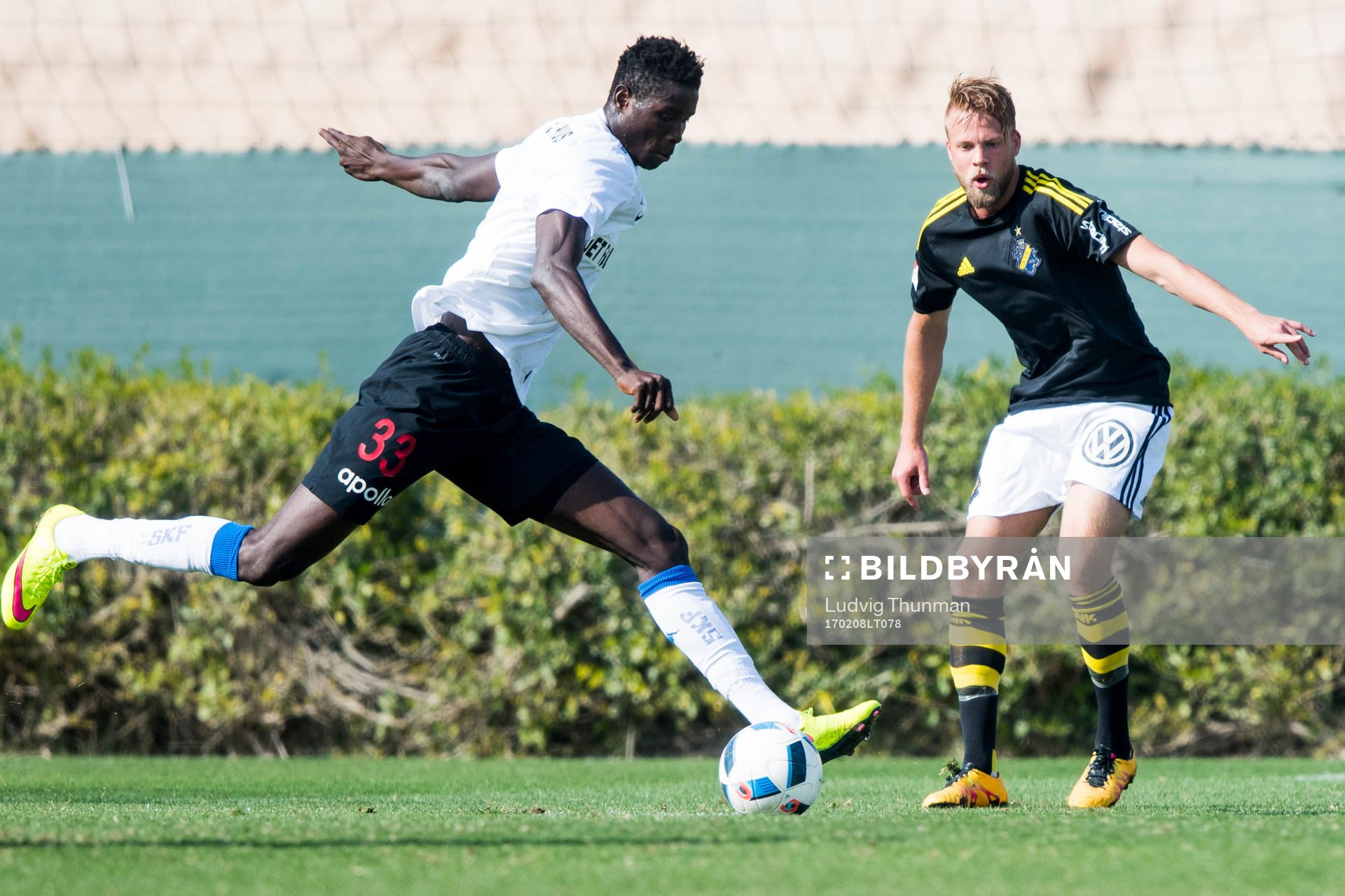 s Daniel Sundgren och Midtjyllands Paul Onuachu