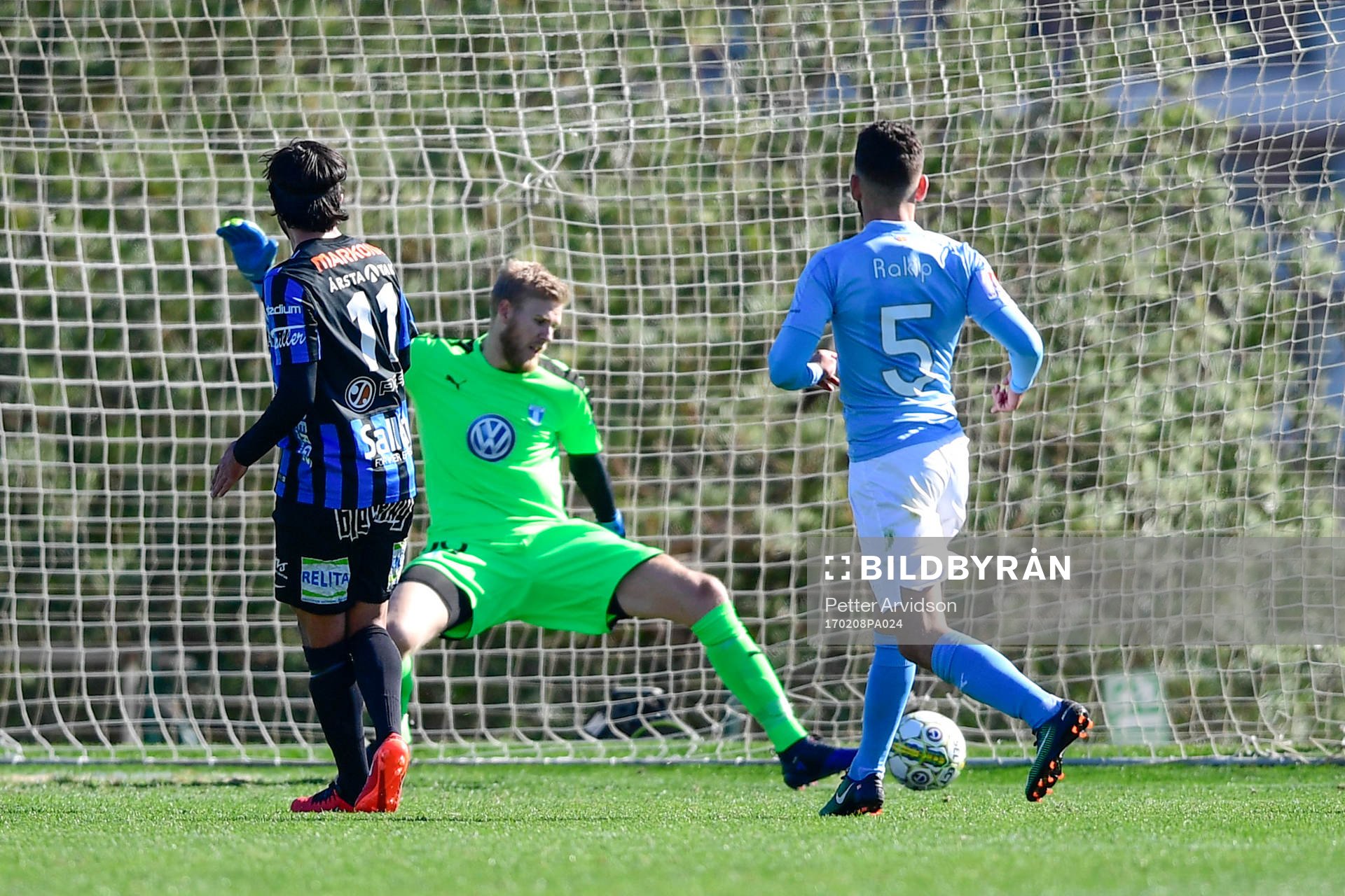 Sirius Alexander Nilsson gör 1-1 bakom Malmö FFs målvakt