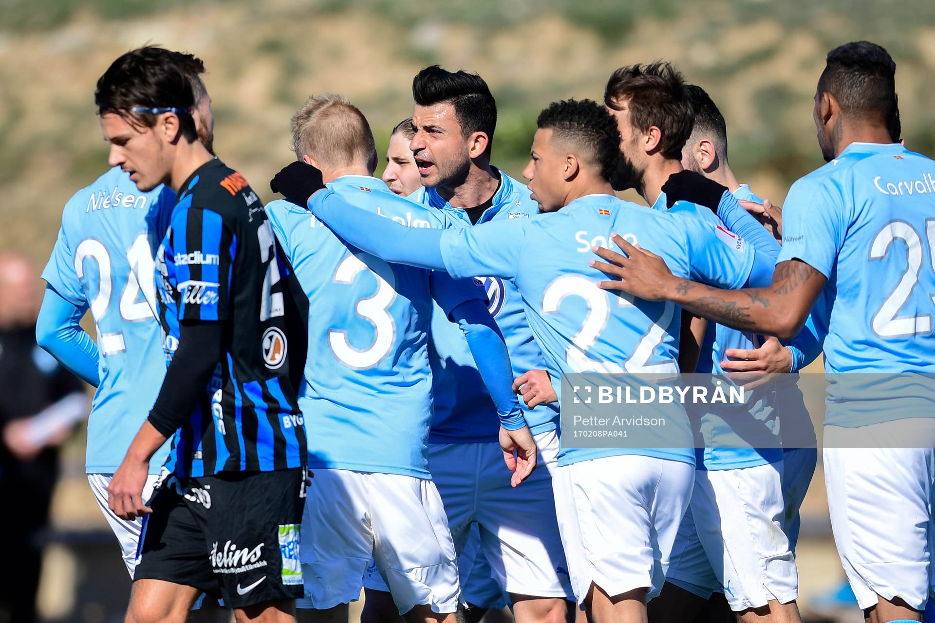 Malmö FF jublar efter att Magnus Wolff Eikrem gjort 2-1 under en träningsmatch i fotboll mellan Malmö FF och Sirius den 8 februari 2017 i Salou.