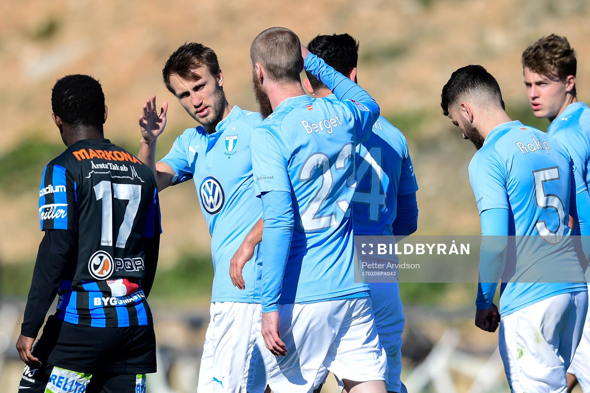 Malmö FFs Magnus Wolff Eikrem jublar efter att han gjort 2-1 under en träningsmatch i fotboll mellan Malmö FF och Sirius den 8 februari 2017 i Salou.