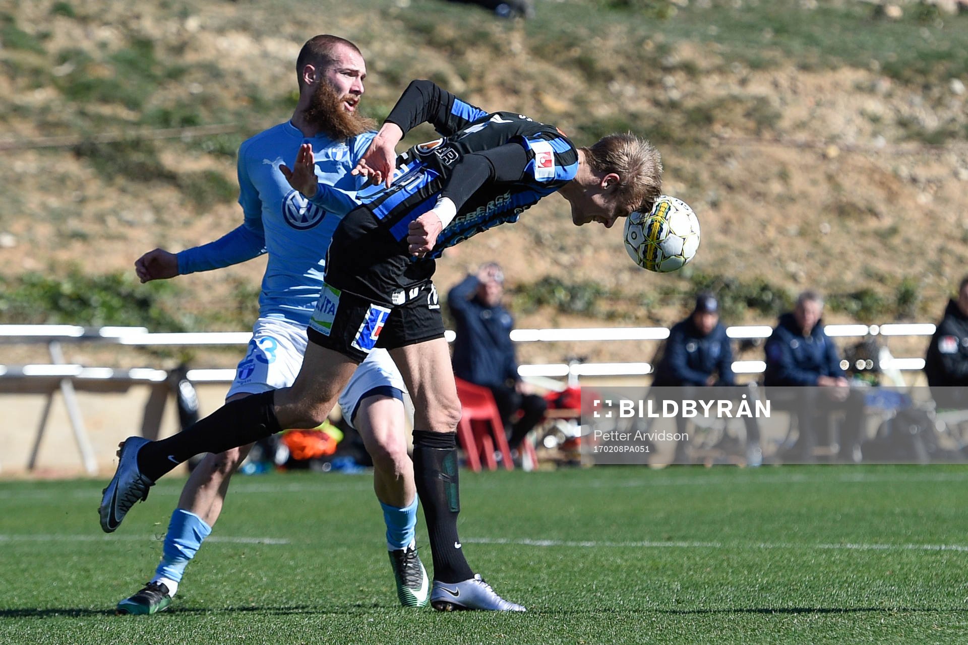 Malmö FFs Jo Inge Berget i närkamp med Sirius Oscar Pehrsson under en träningsmatch i fotboll mellan Malmö FF och Sirius den 8 februari 2017 i Salou.