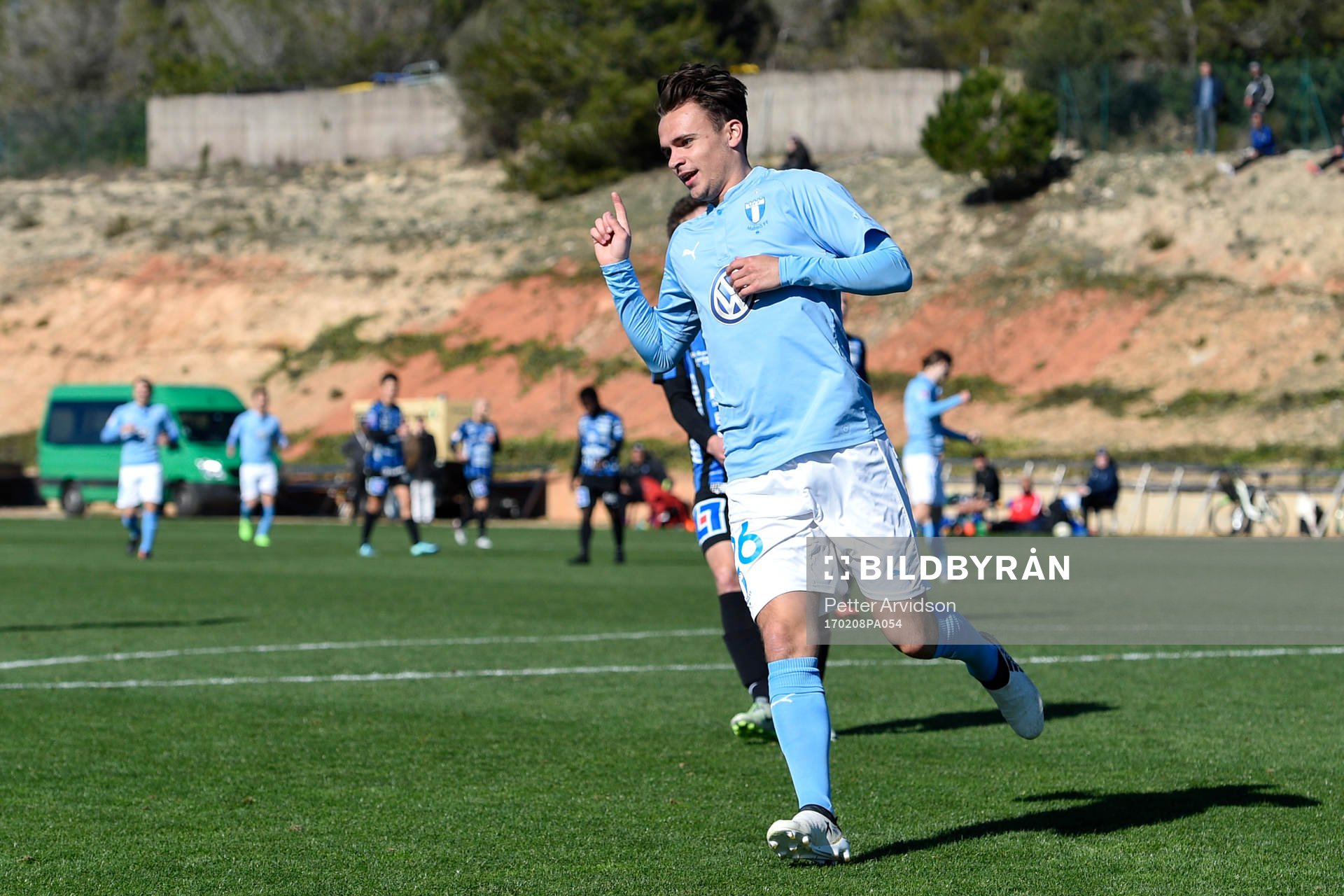 Malmö FFs Andreas Vindheim jublar efter att han gjort 3-1 under en träningsmatch i fotboll mellan Malmö FF och Sirius den 8 februari 2017 i Salou.