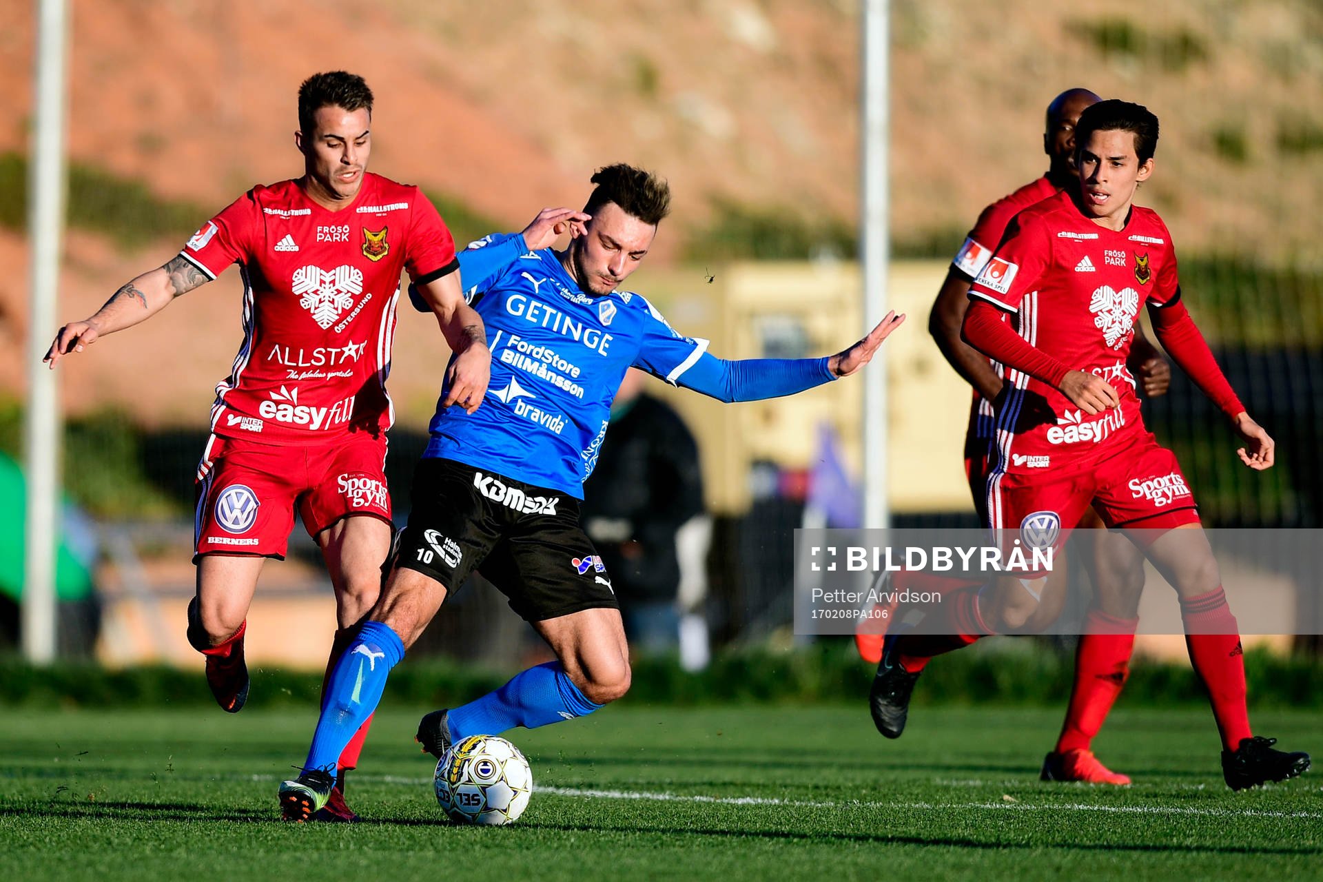 Östersunds Daniel Lopez och Halmstads Sead Haksabanovic