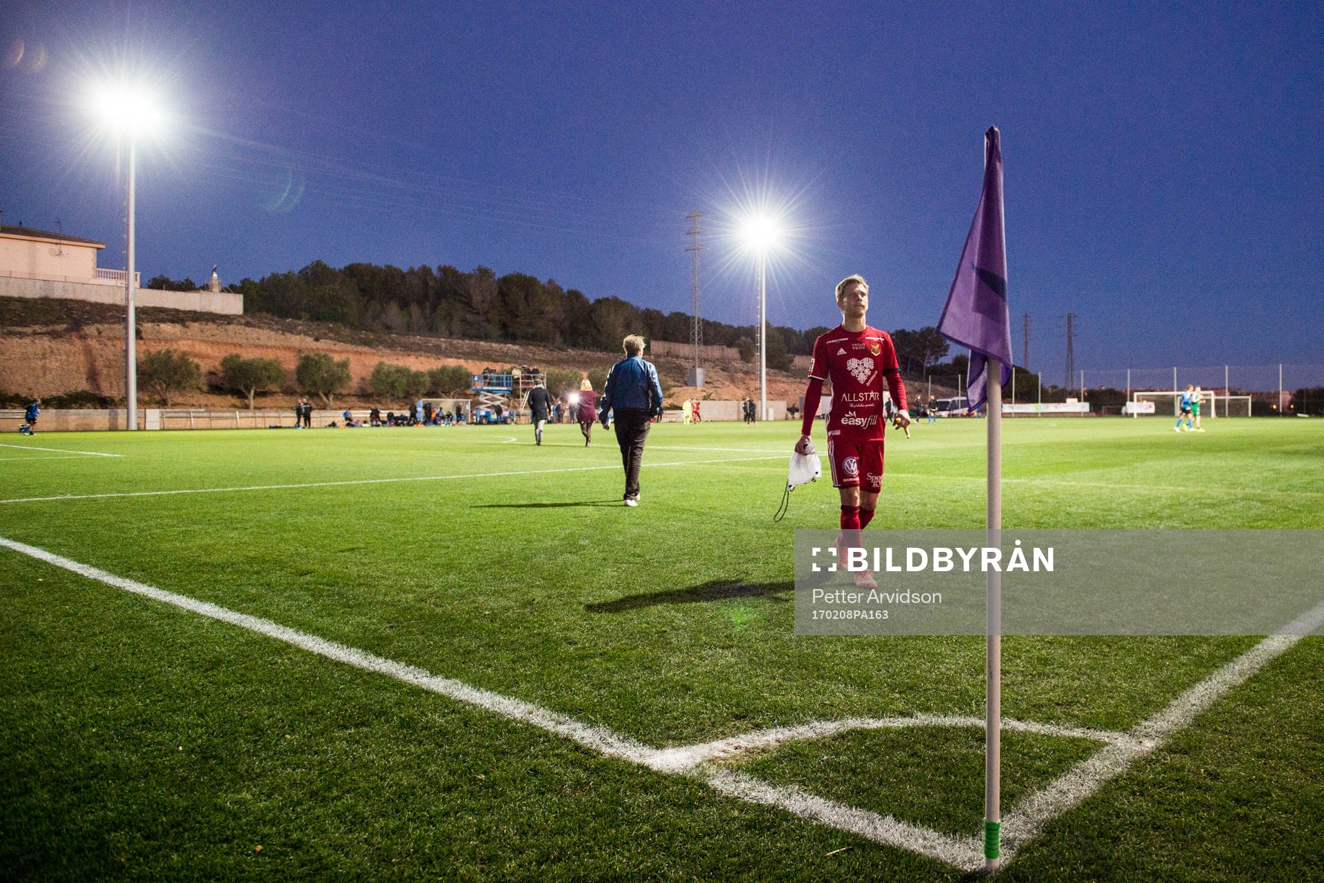 Östersunds Johan Bertilsson deppar när han lämnar planen