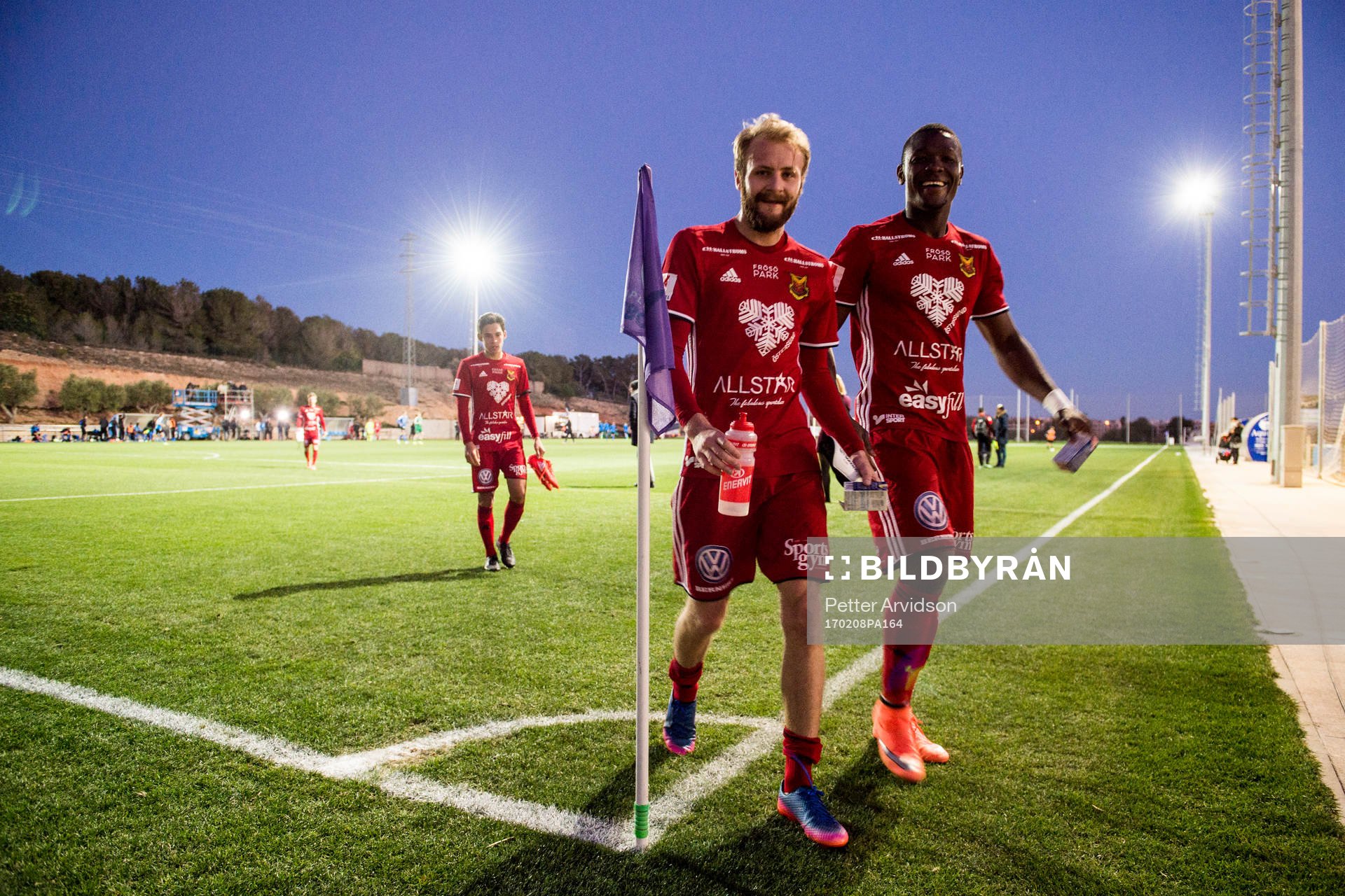 Östersunds Curtis Edwards och Abdullahi Gero lämnar planen egter en träningsmatch i fotboll mellan Halmstad och Östersund den 8 februari 2017 i Salou.