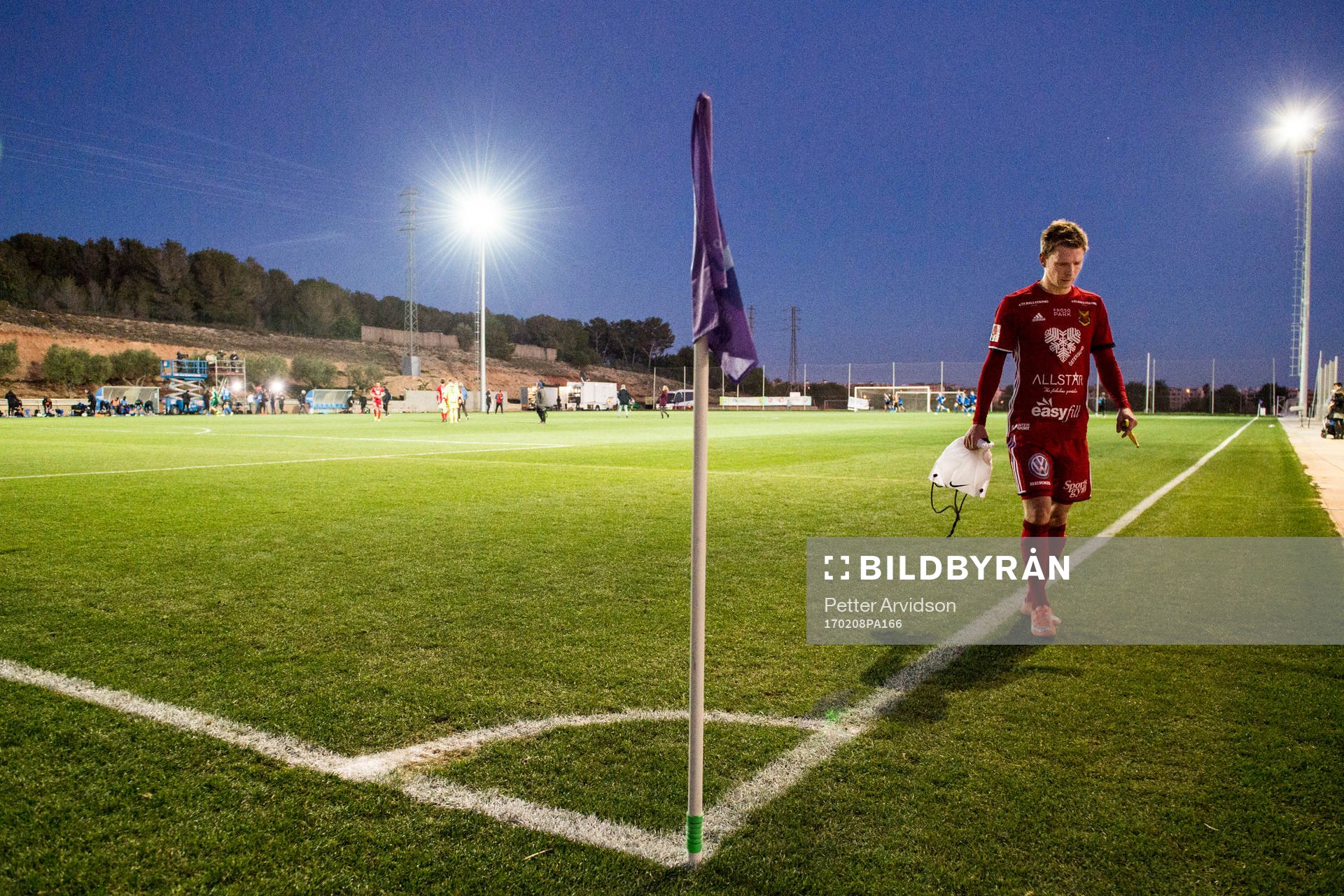 Östersunds Johan Bertilsson deppar när han lämnar planen