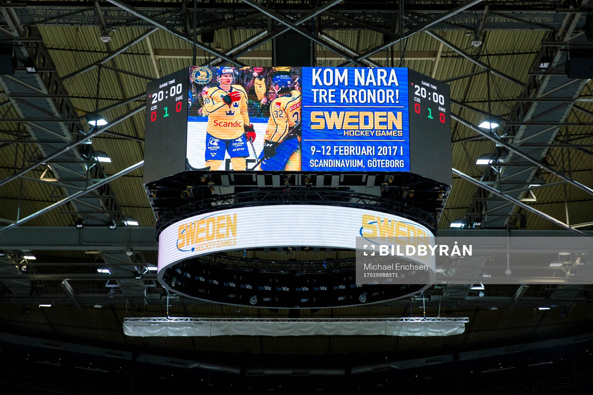 Jumbotronen i Scandinavium innan en ishockeymatch i Sweden