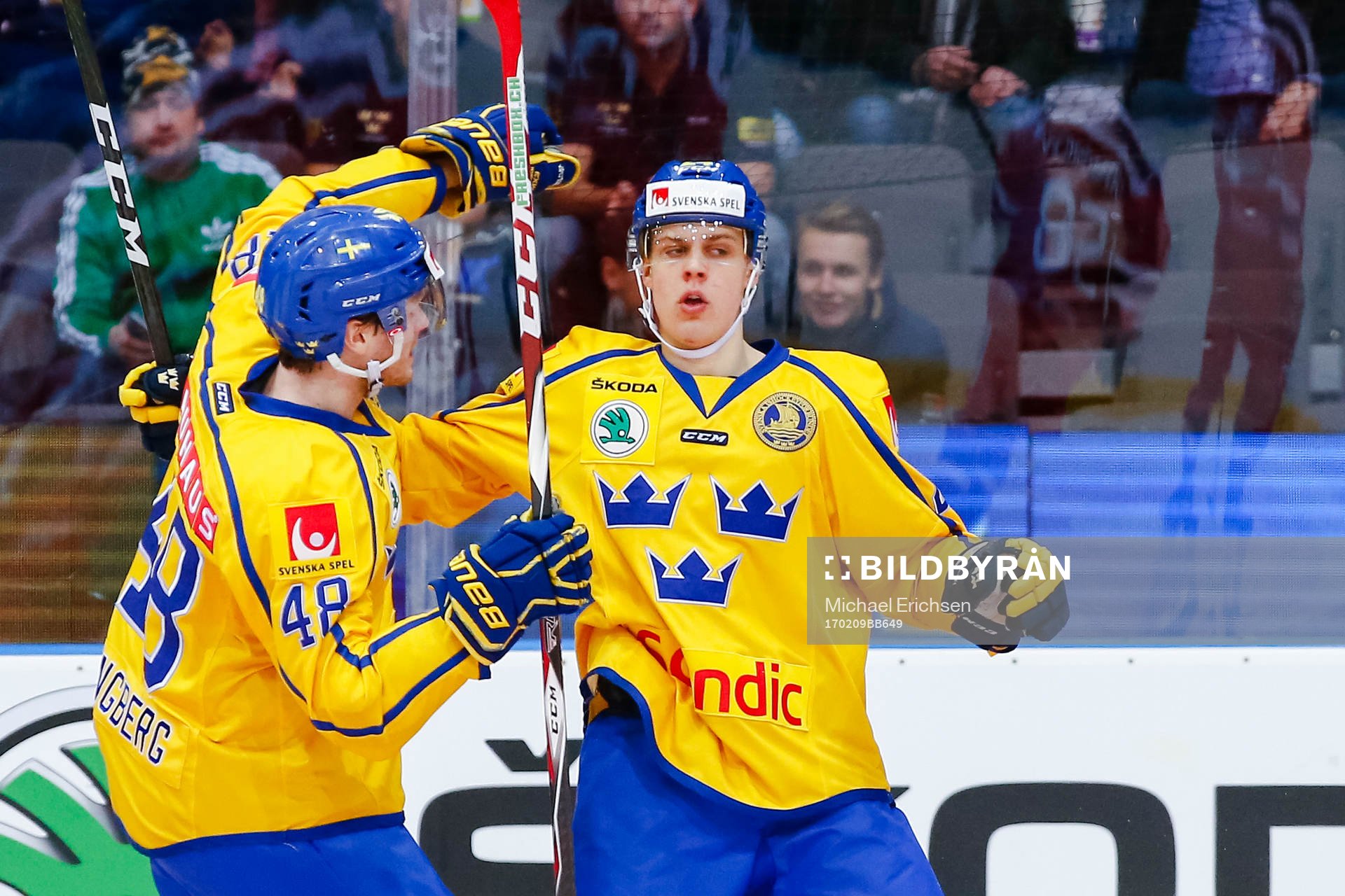 Sveriges Carl Klingberg och Joel Eriksson Ek jublar