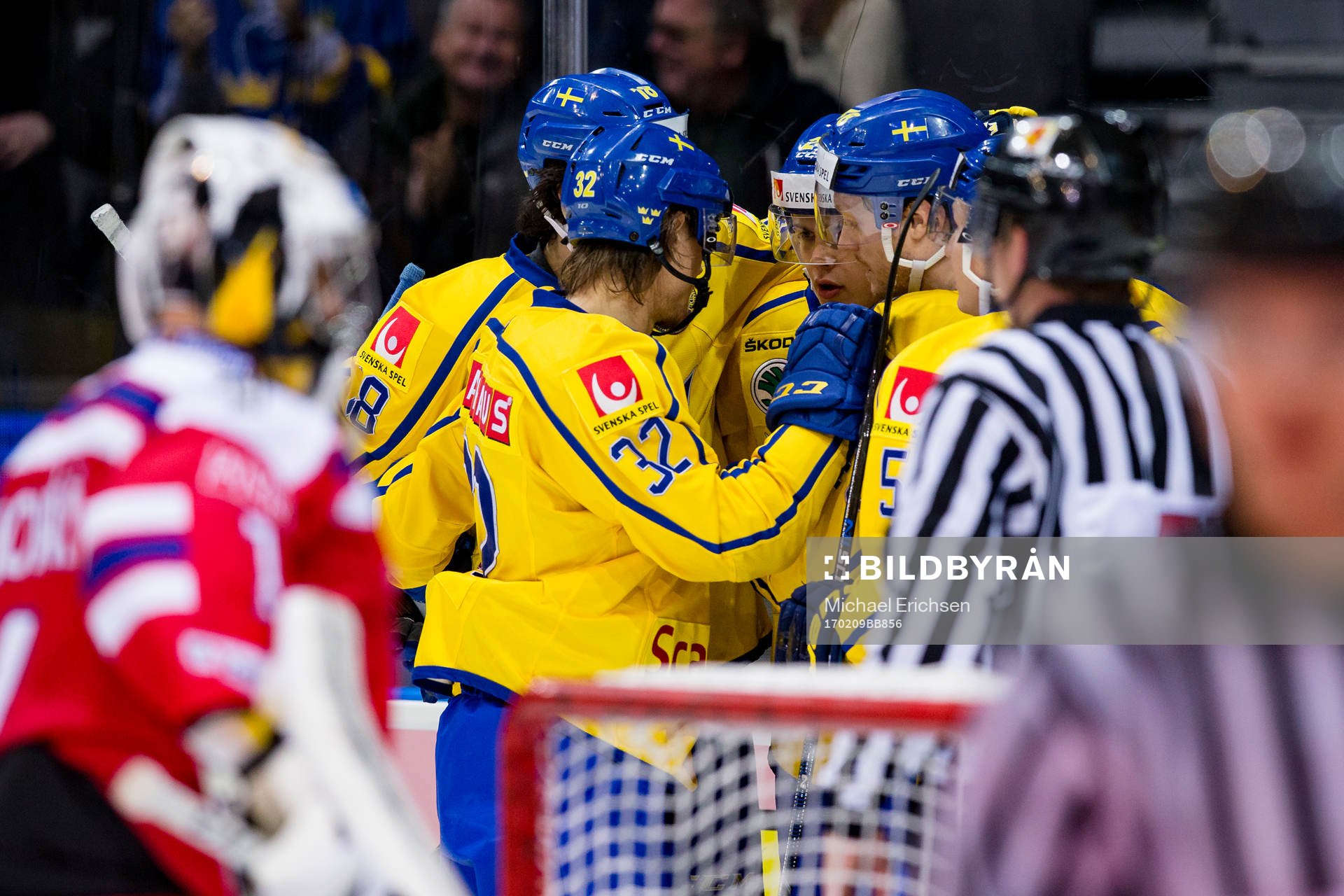 Sveriges Dennis Everberg jublar ihop med Magnus Nygren,