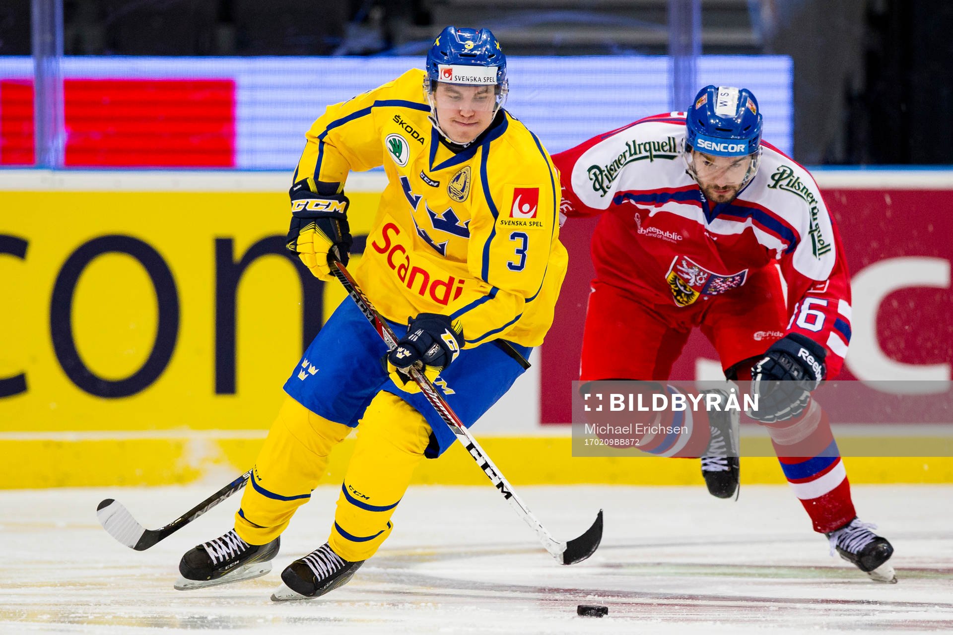 Sveriges Sebastian Aho jagad av Tjeckiens Michael Birner