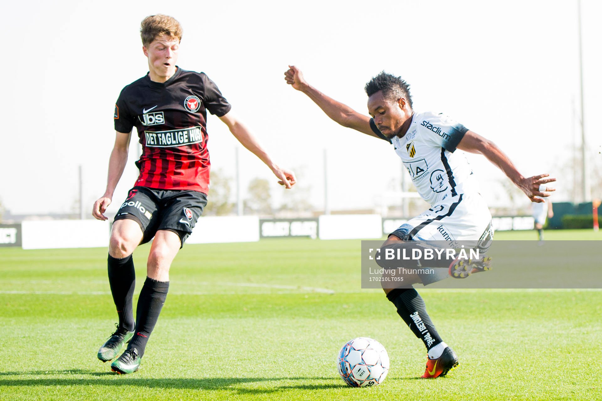 Midtjyllands Victor Torp och Häckens Mohammed Abubakari