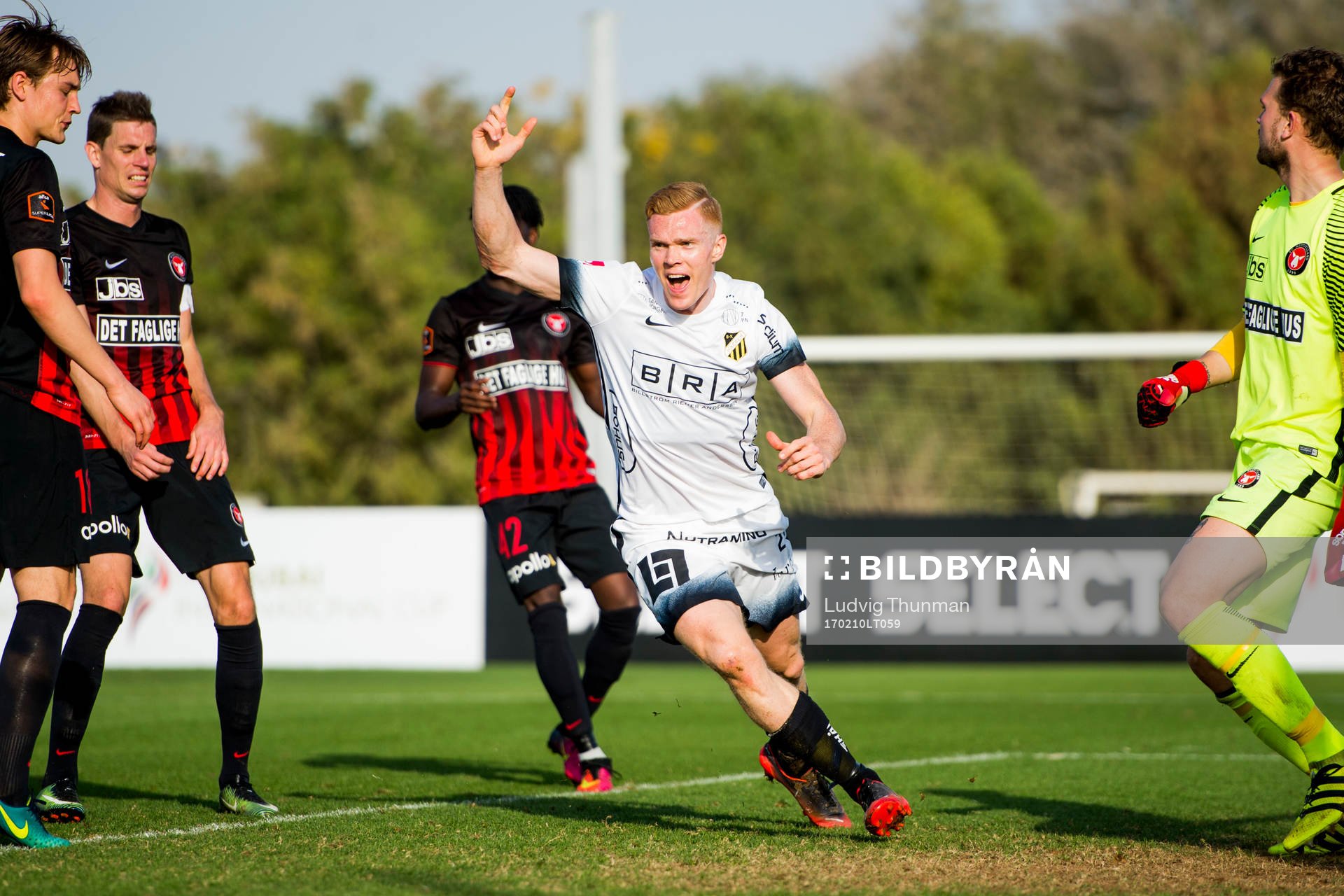 Häckens David Engström jublar efter han gjort 1-2 under fotbollsmatchen i Dubai International Cup mellan Midtjylland och Häcken den 10 februari 2017 i Dubai.