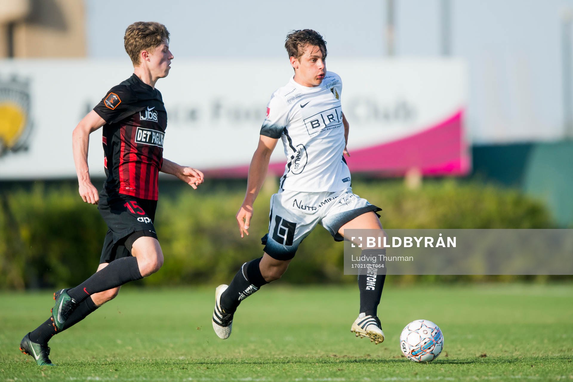 Midtjyllands Victor Torp och Häckens Kevin Ackermann
