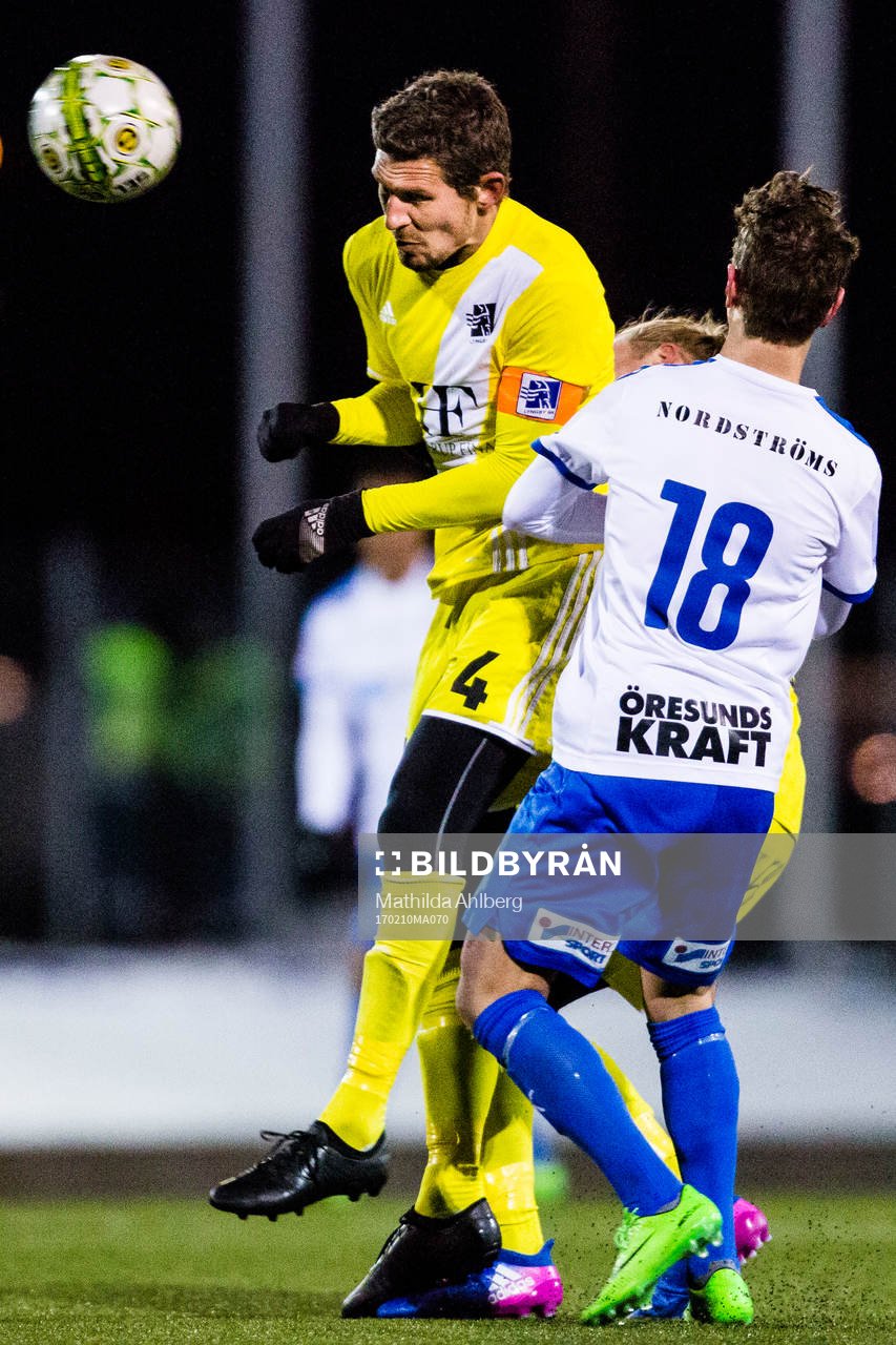 Lyngbys Mathias Tauber i närkamp med Helsingborgs Alexander Achinioti-Jönsson under en träningsmatch i fotboll mellan Helsingborg och Lyngby den 10 februari 2017 i Helsingborg.