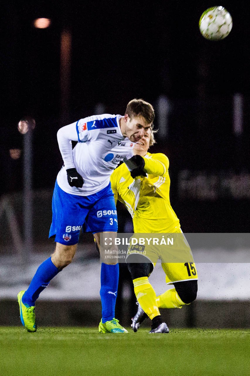 Helsingborgs Frederik Helstrup och Lyngbys Jeppe Kjaer i
