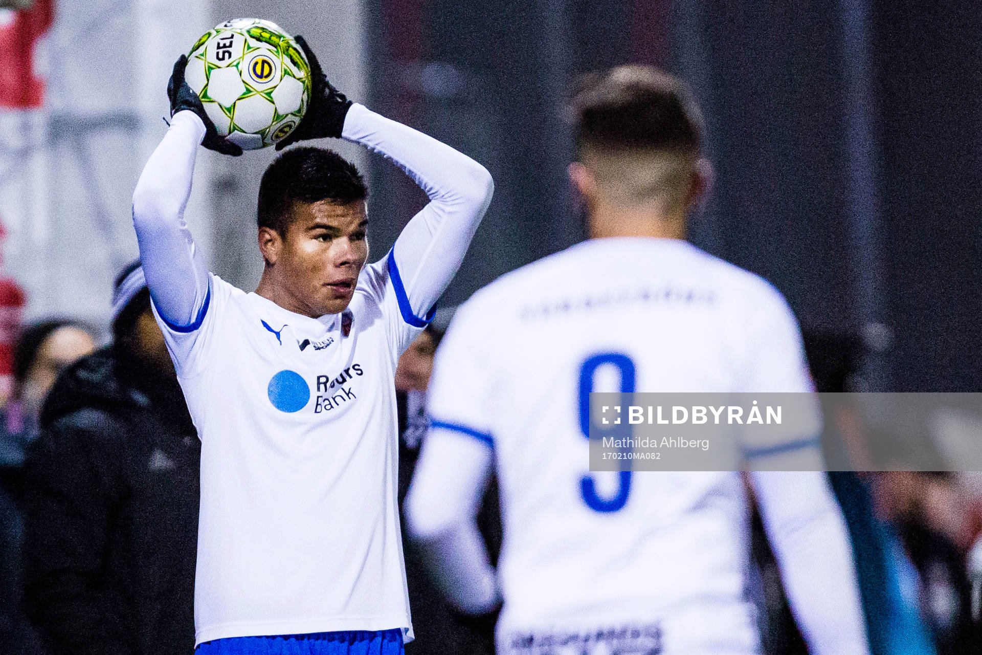 Helsingborgs Jonathan Larsson kastar inkasst