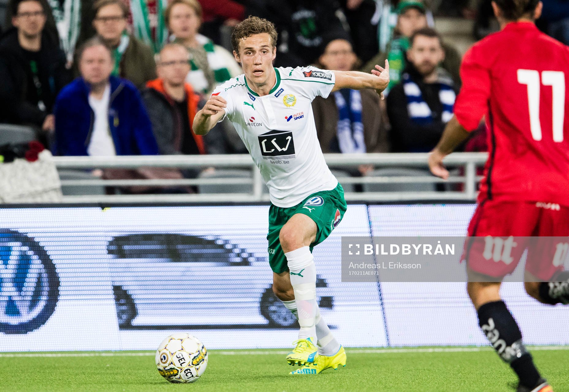 Hammarbys Fredrik Torsteinbö med bollen