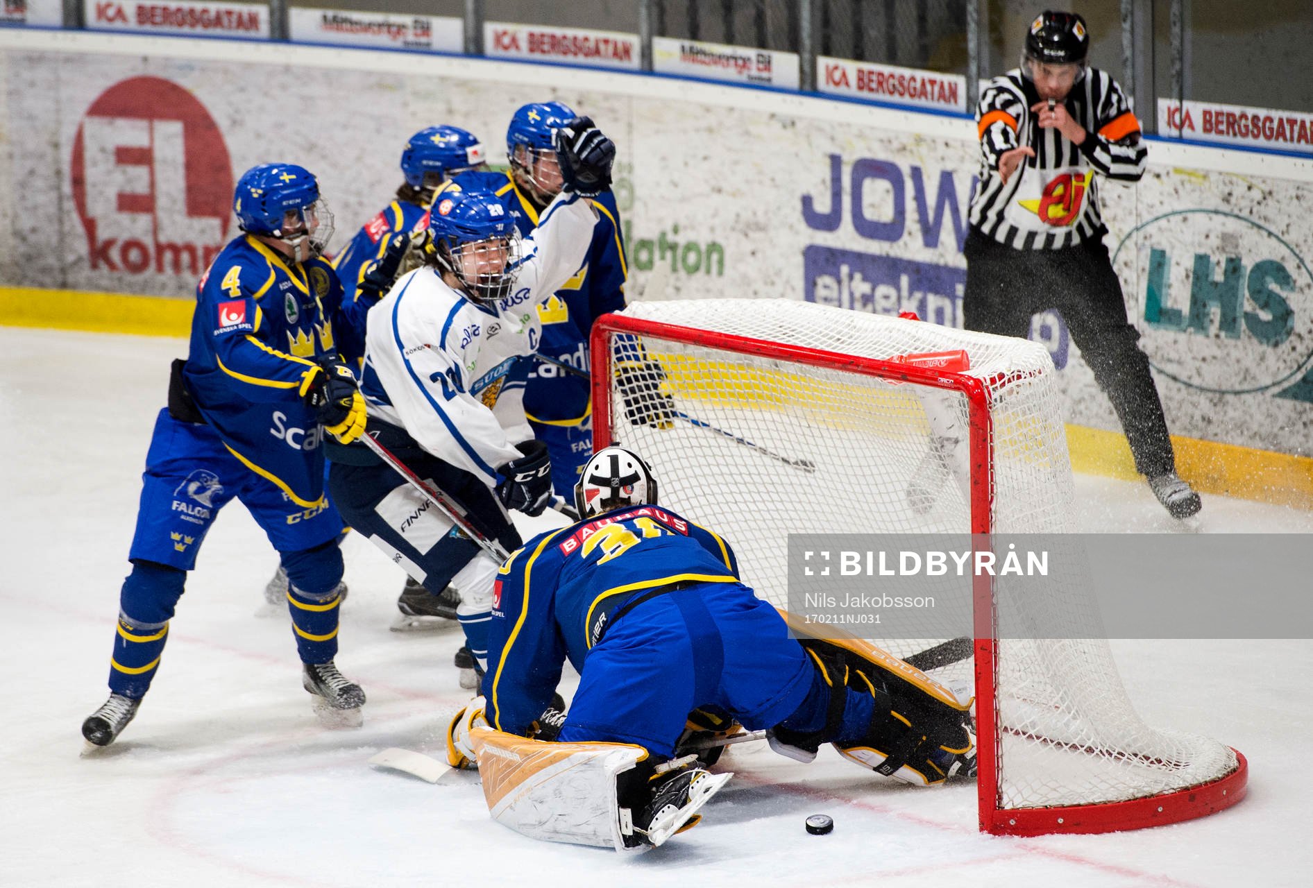 Finlands Aarne Talvitie reducerar till 2-1 och jublar