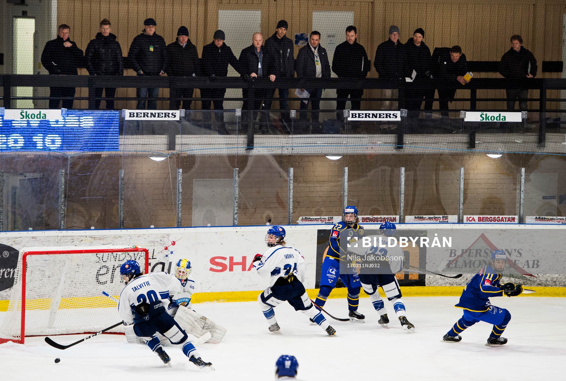 Läktaren är full av talangscouter från NHL