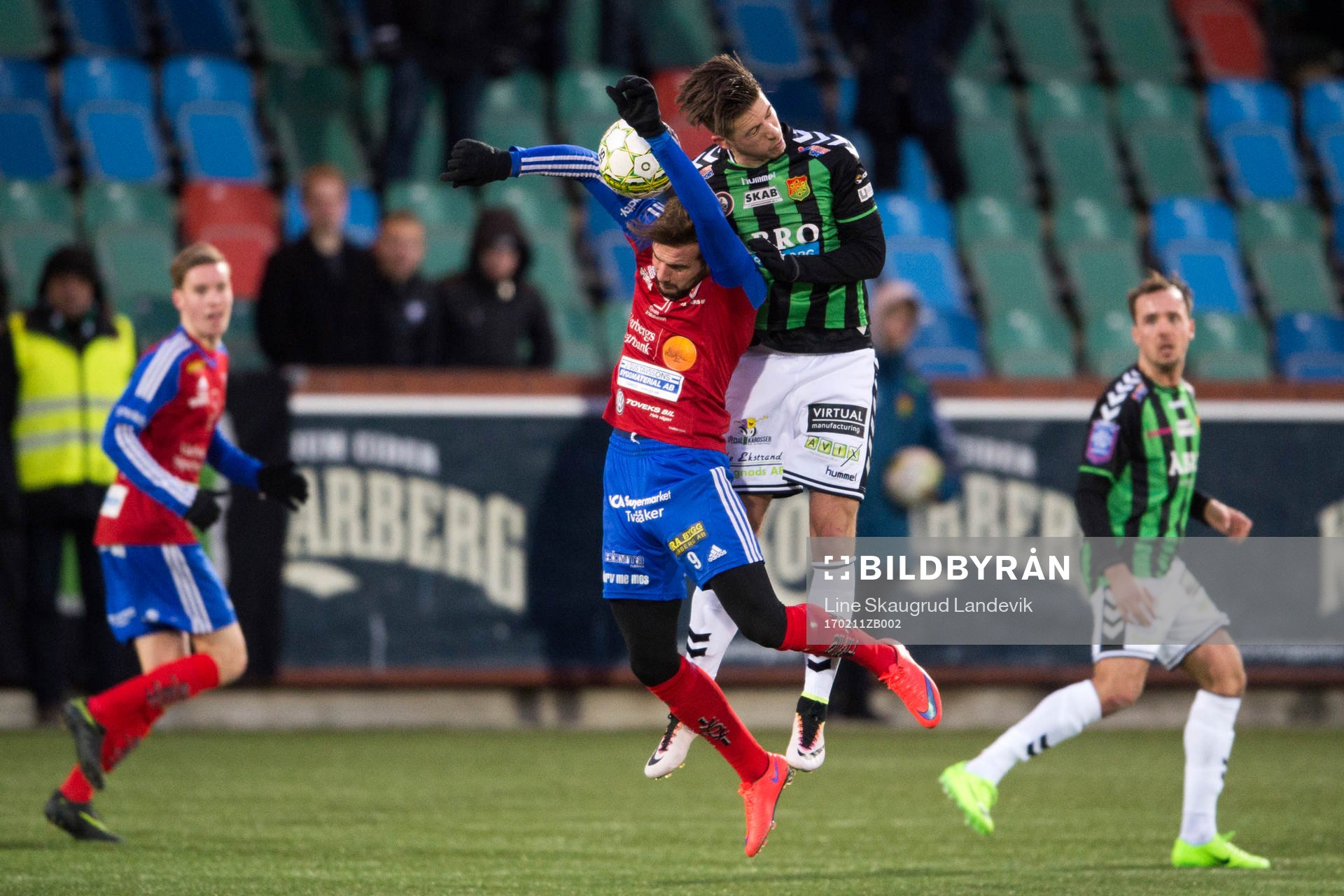 Tvååkers Perparim Beqaj och Gais Daniel Janevski i en
