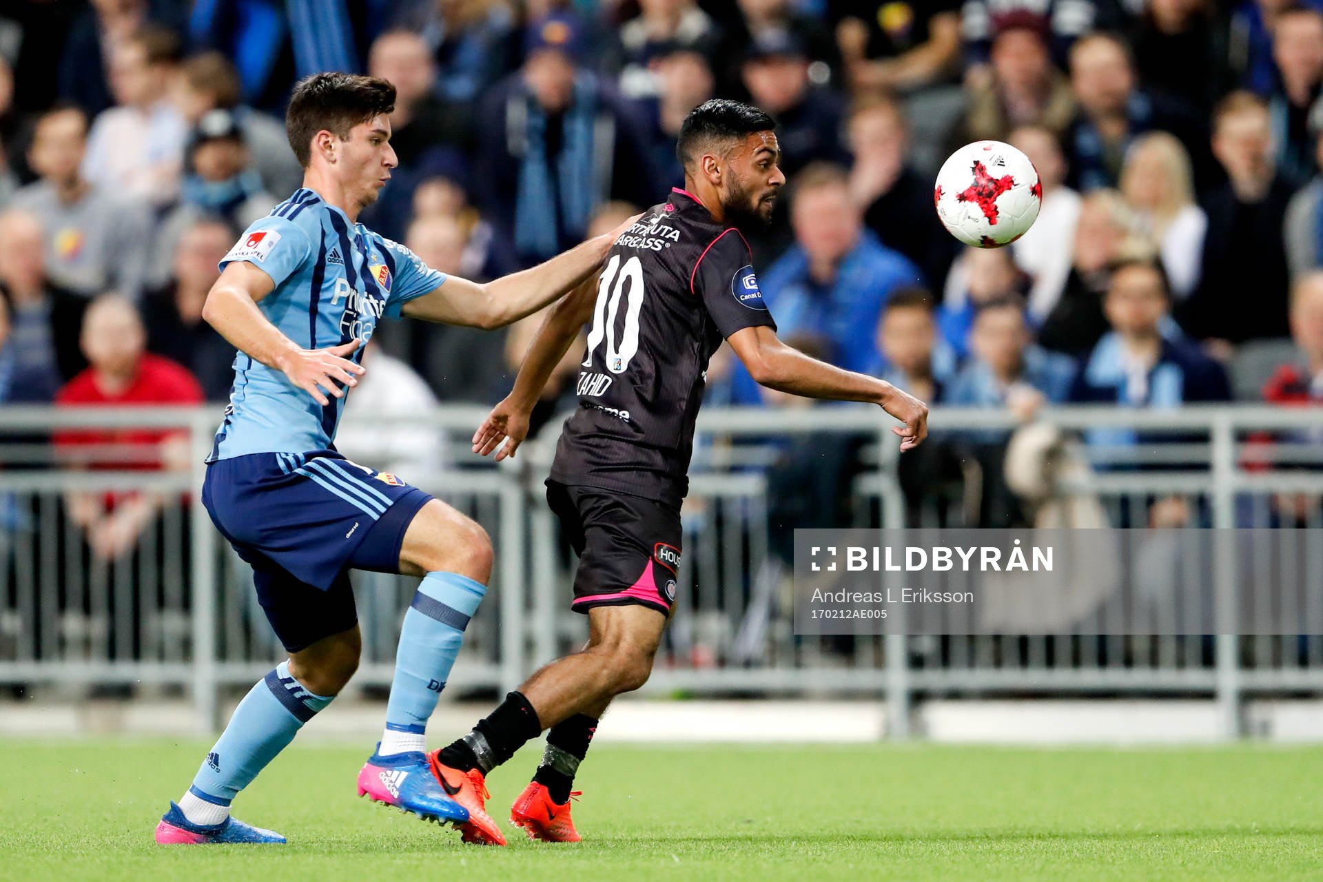 Djurgårdens Besard Sabovic och Vålerengens Ghayas Zahid under träningsmatchen i fotboll mellan Djurgården och Vålerengen den 12 februari 2017 i Stockholm.