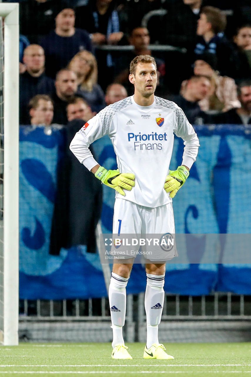 Djurgårdens målvakt Andreas Isaksson deppar