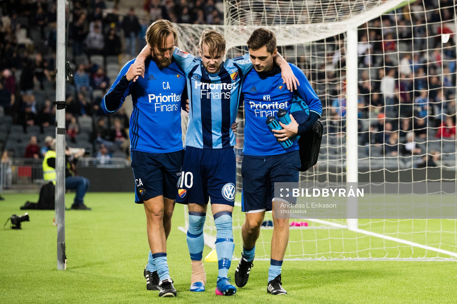 Djurgårdens Daniel Berntsen kliver av skadad