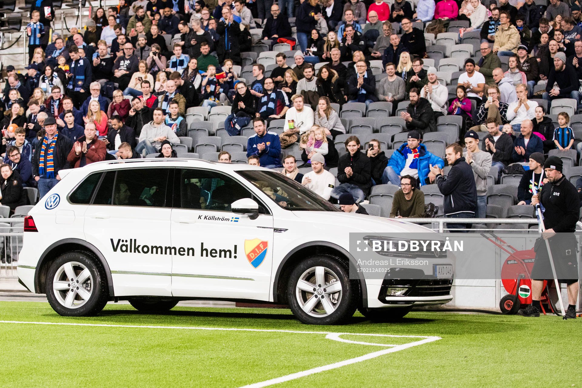 Djurgårdens Kim Källström lämnar i en bil