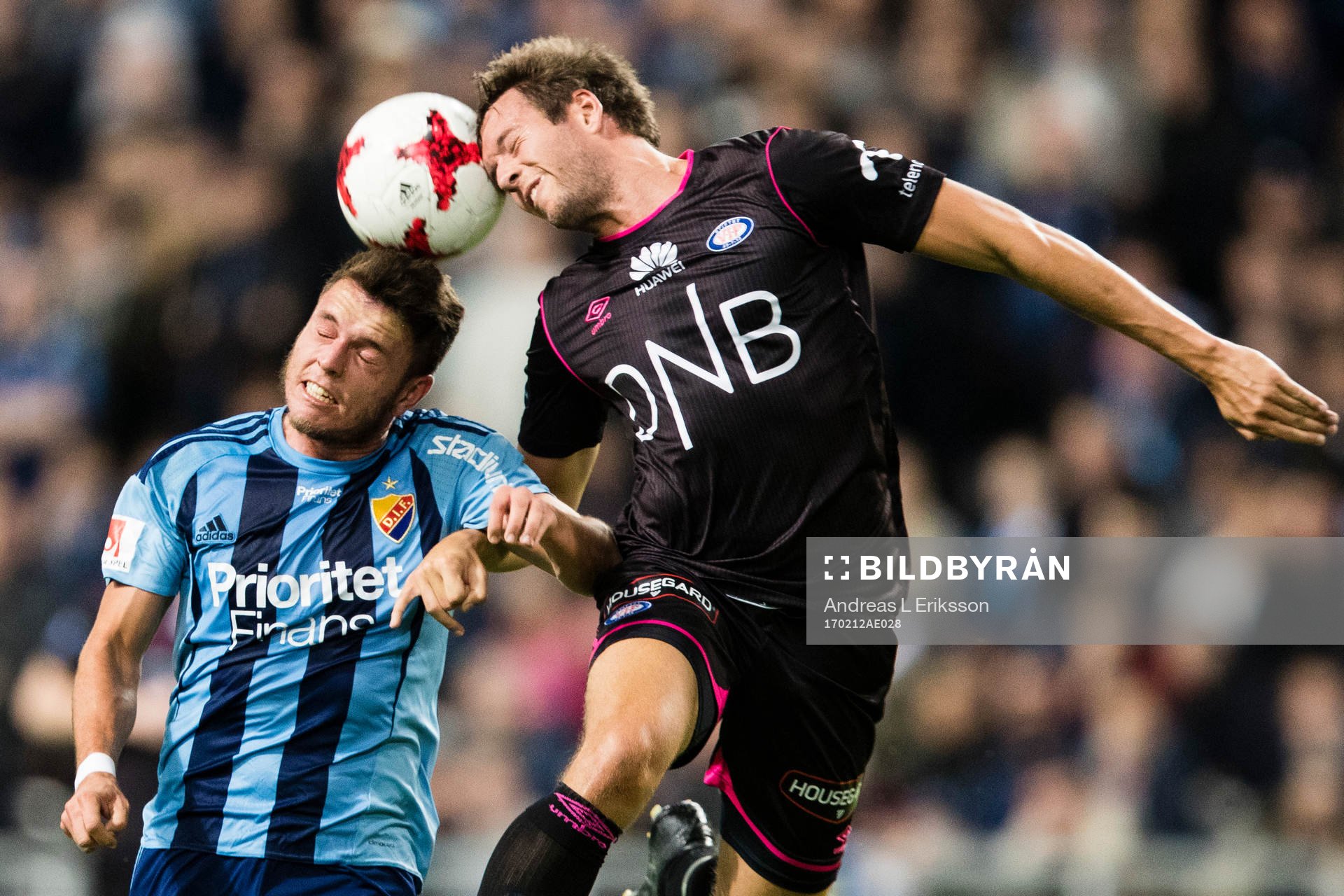 Djurgårdens Kerim Mrabti i en nickduell med Vålerengens Jonatan Tollås Nation under träningsmatchen i fotboll mellan Djurgården och Vålerengen den 12 februari 2017 i Stockholm.